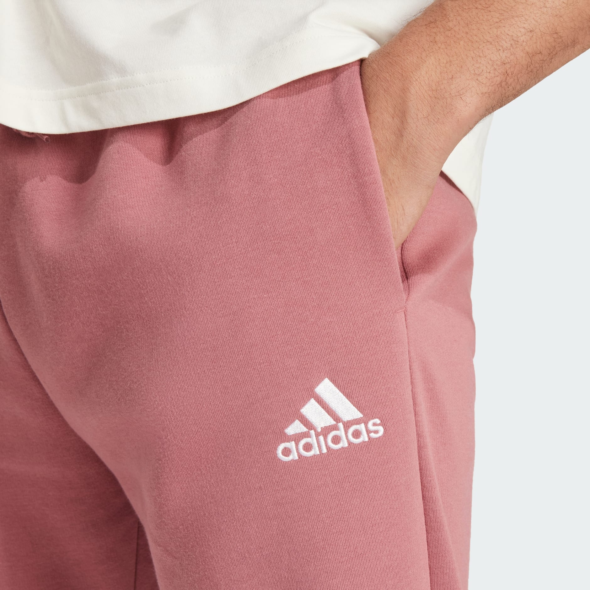 Pantaloni conici Essentials din polar