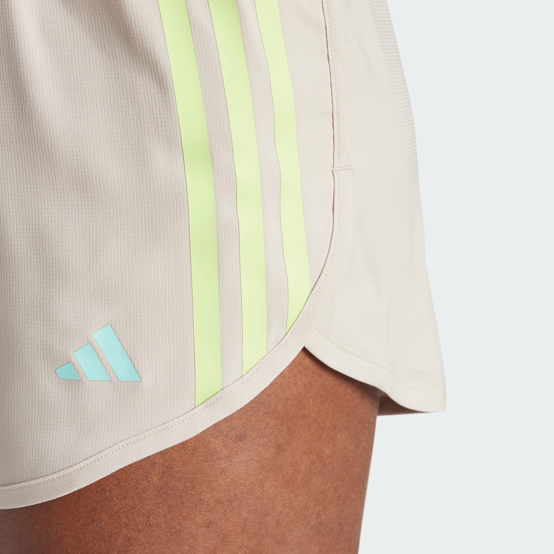 מכנסים קצרים 3 פסים Own the Run