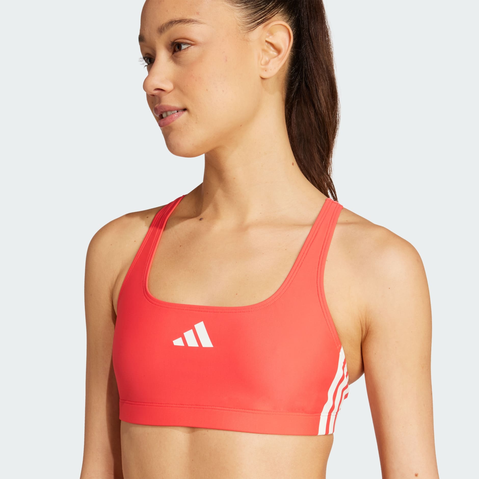 Bikini s V-izrezom na leđima i tri pruge