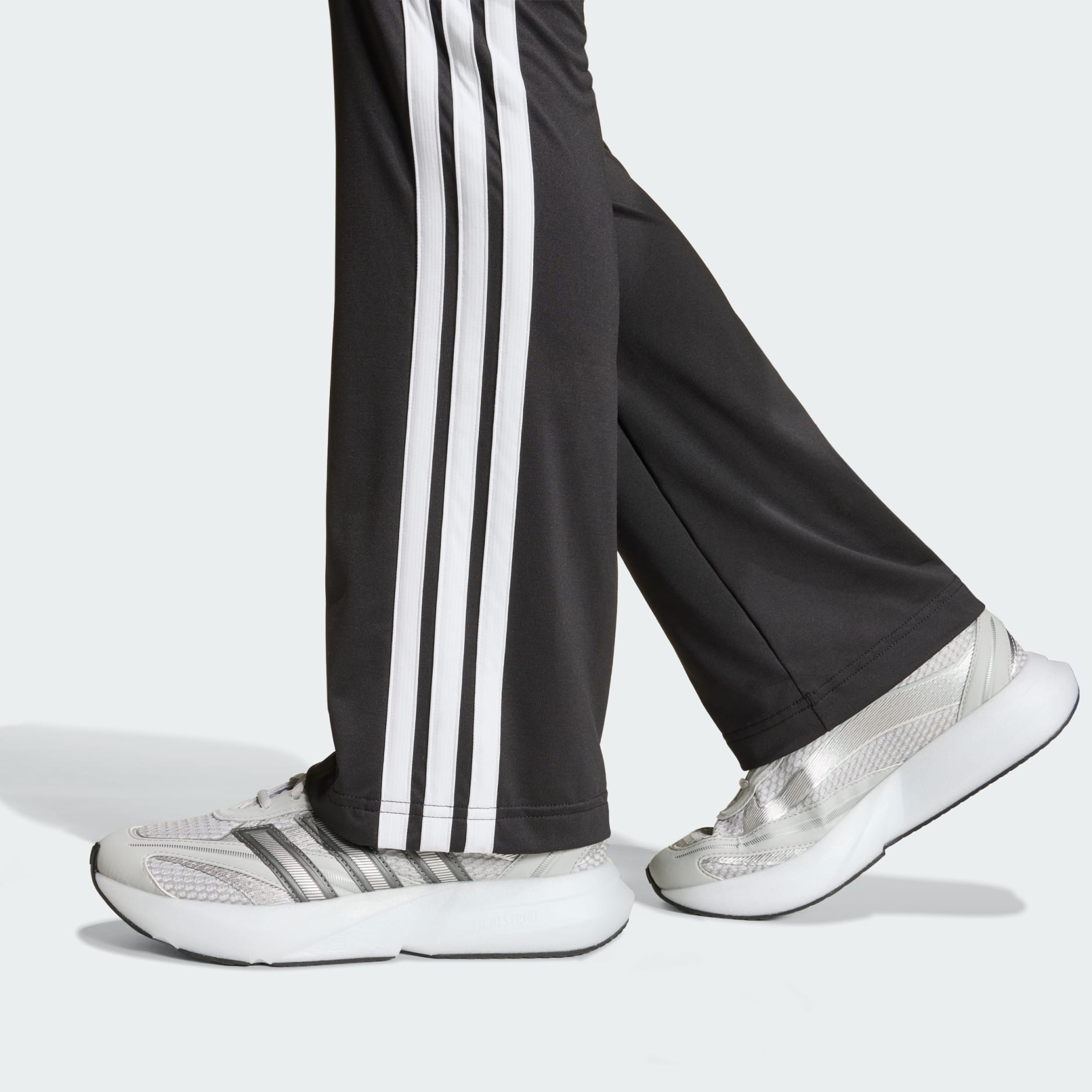 بنطال ضيّق البنطال الضيّق Train Essentials 3-Stripes Flared