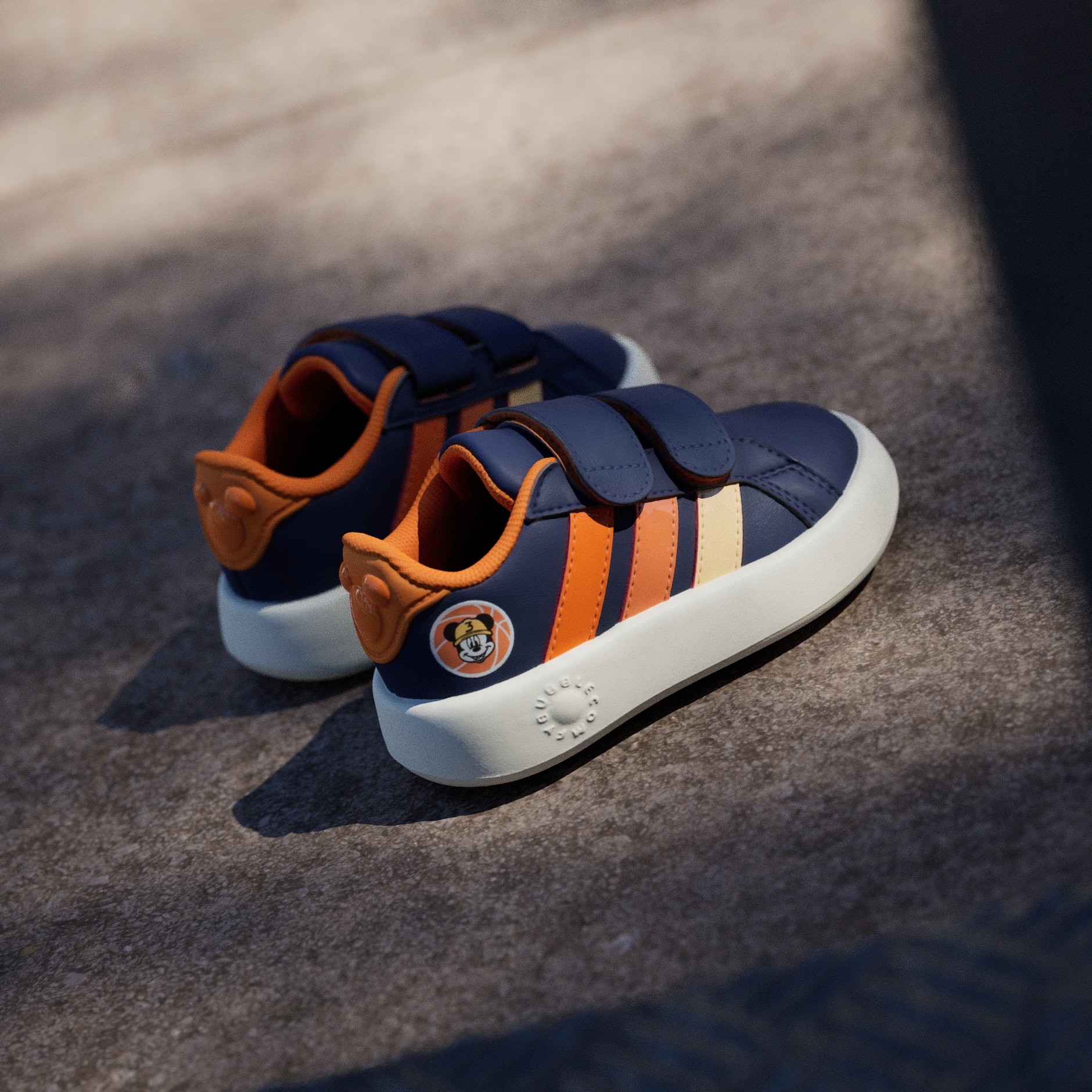 حذاء أديداس x Disney Mickey Mouse Grand Court للأطفال