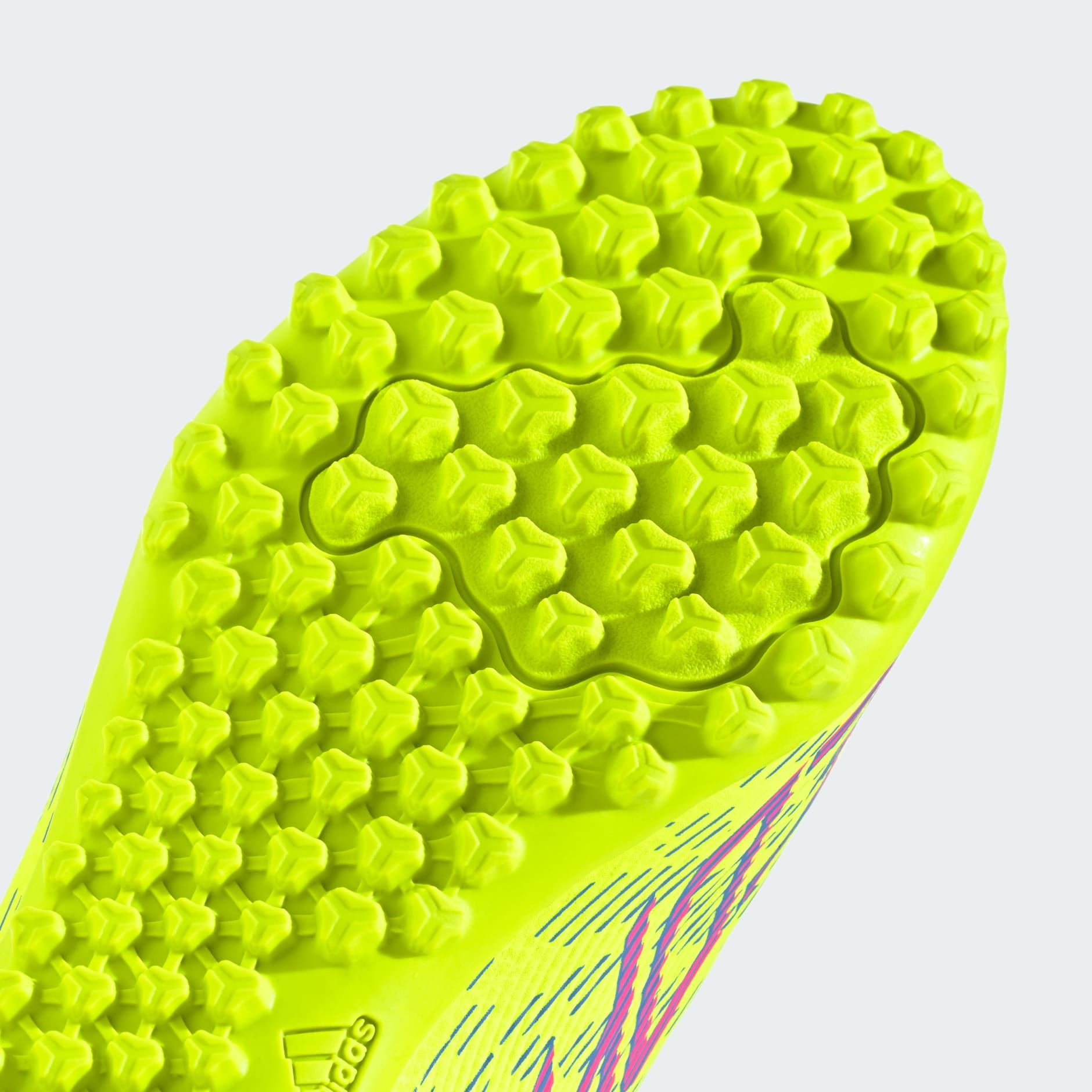 Guayos Predator Club Society