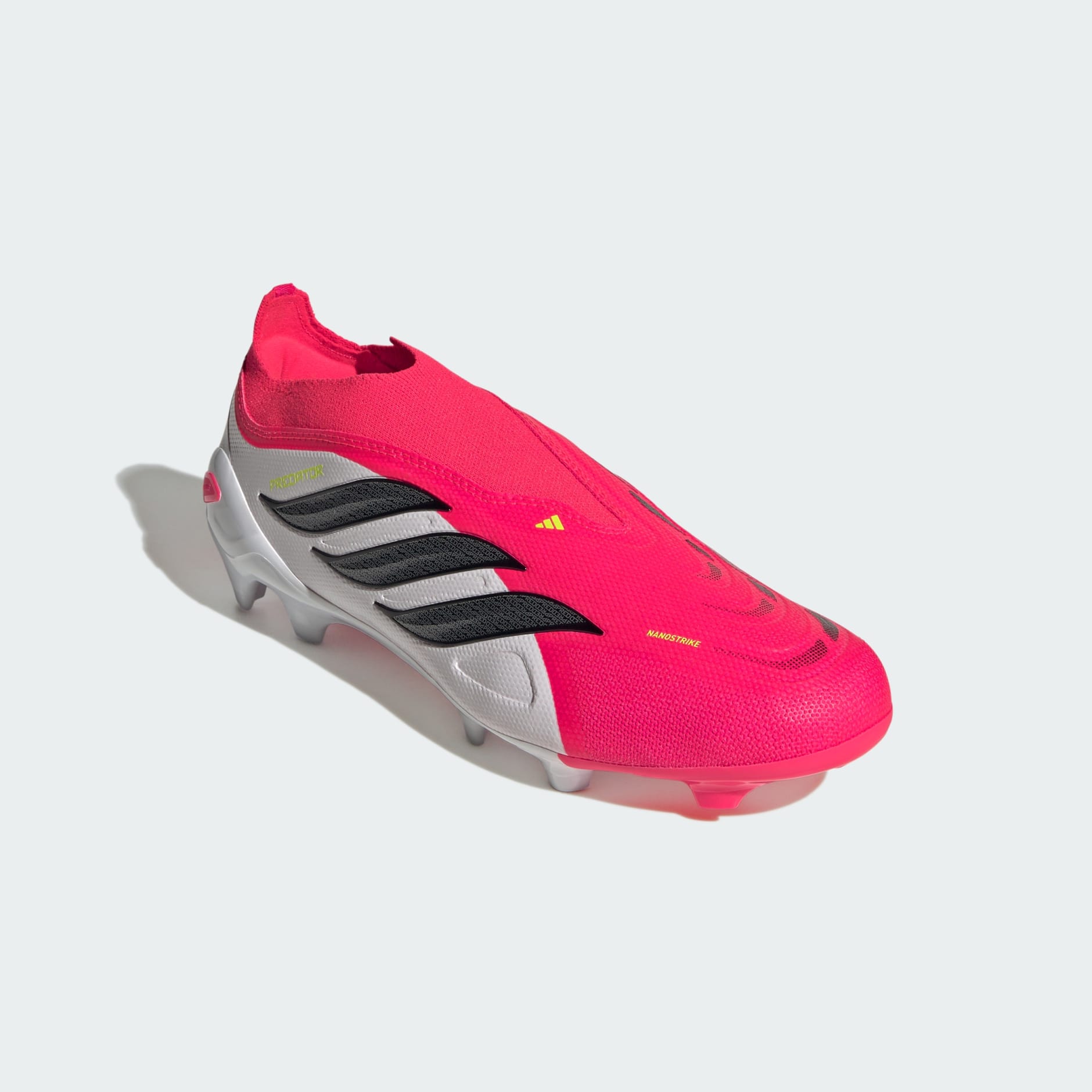 PREDATOR LEAGUE Laceless Firm Ground Football Boots