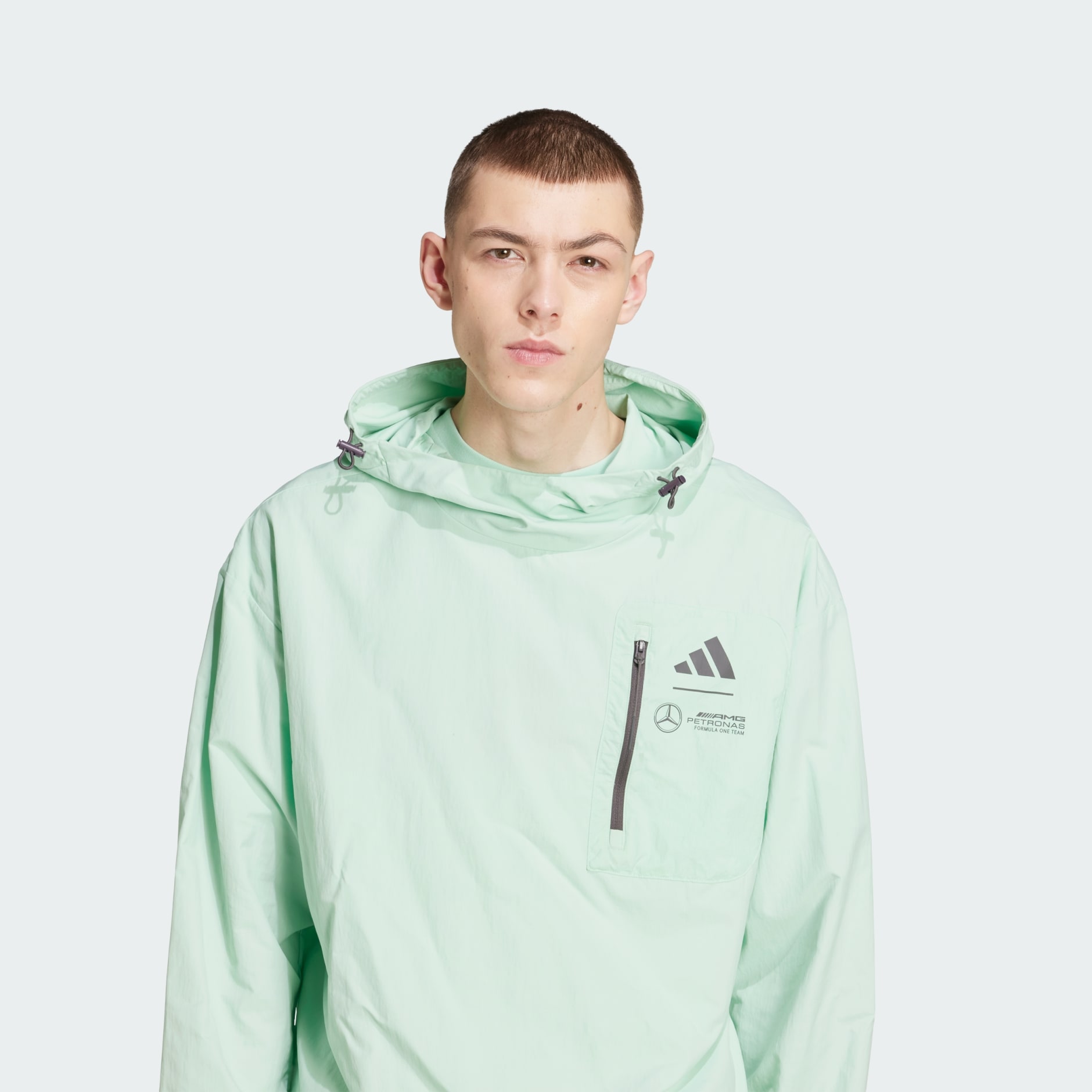 JACHETĂ ANTIV&Acirc;NT MERCEDES - AMG PETRONAS FORMULA ONE TEAM PREMIUM