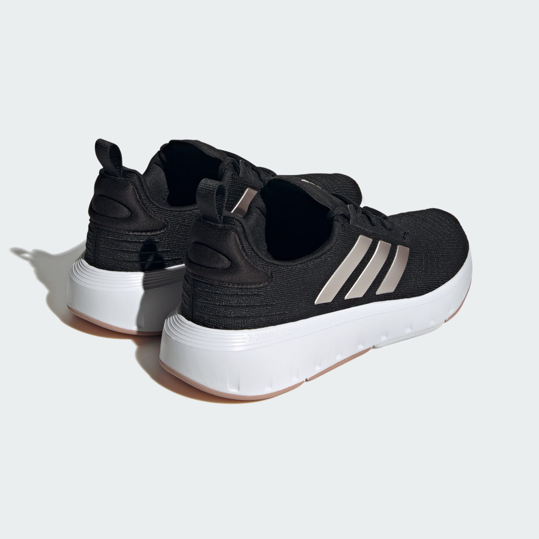 Adidas women's swift outlet run black/pearl/white