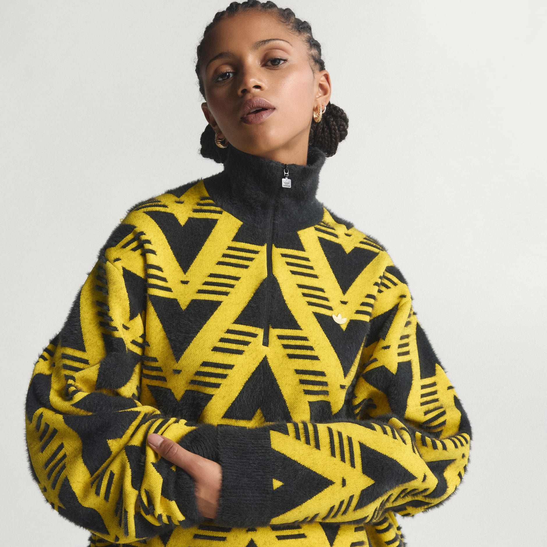 PLETENI DŽEMPER S PATENTNIM ZATVARAČEM POLOVICOM DULJINE