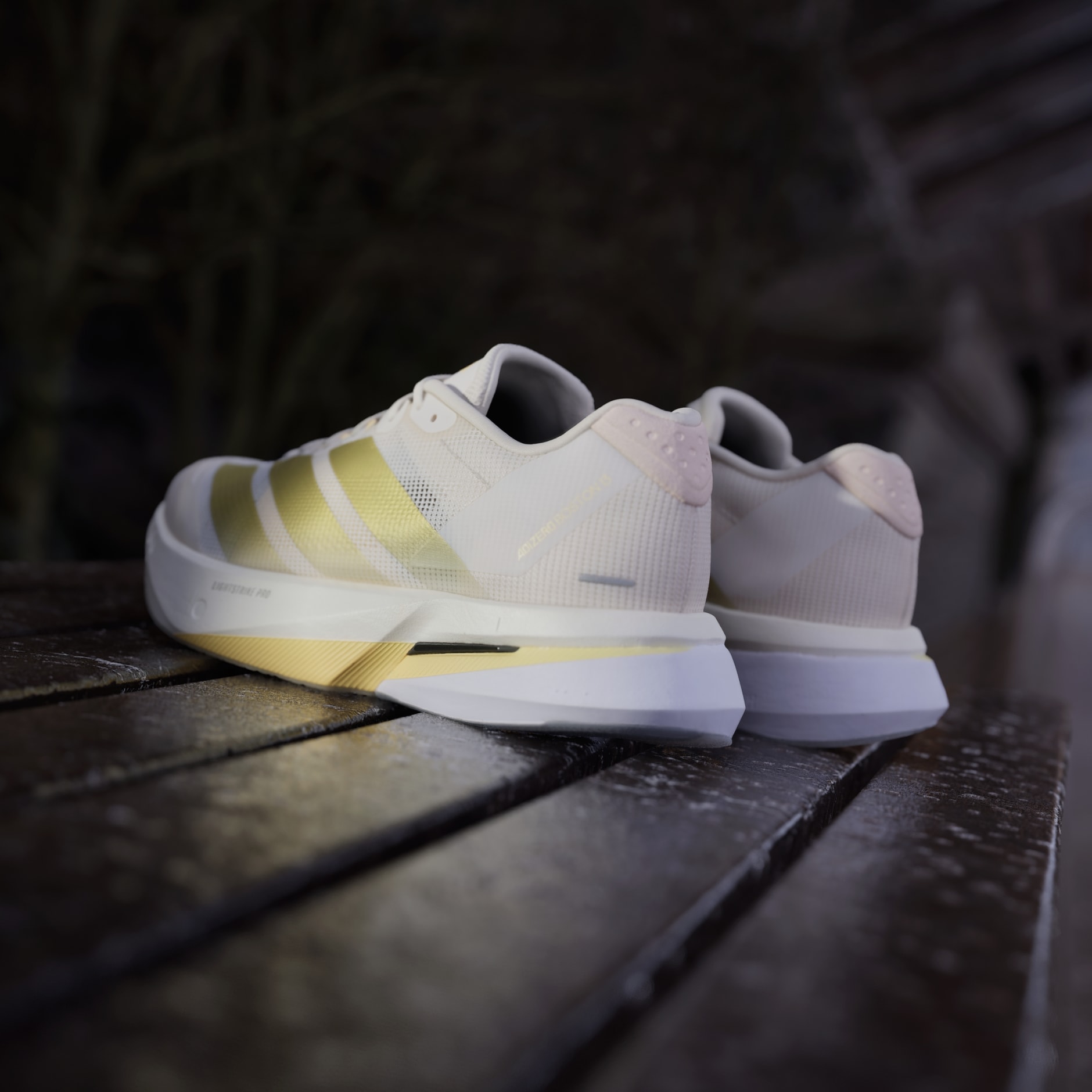 アディダスADIZERO BOSTON 13 ホワイト/ゴールド 22.5㎝ adidas Adizero Boston 13 Sneakers - White | Free Shipping