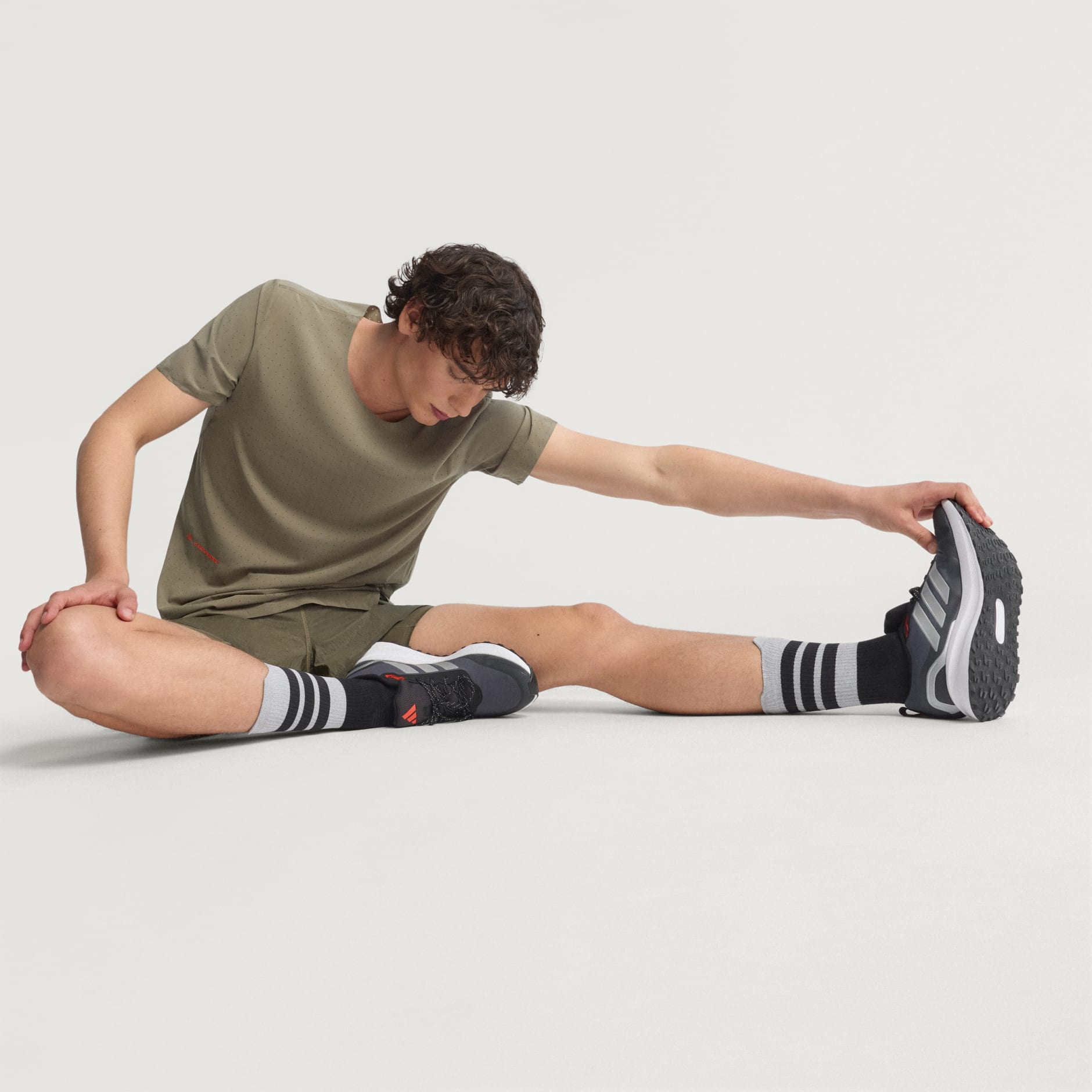 Adi365 H.Koumori 跑步 T 恤