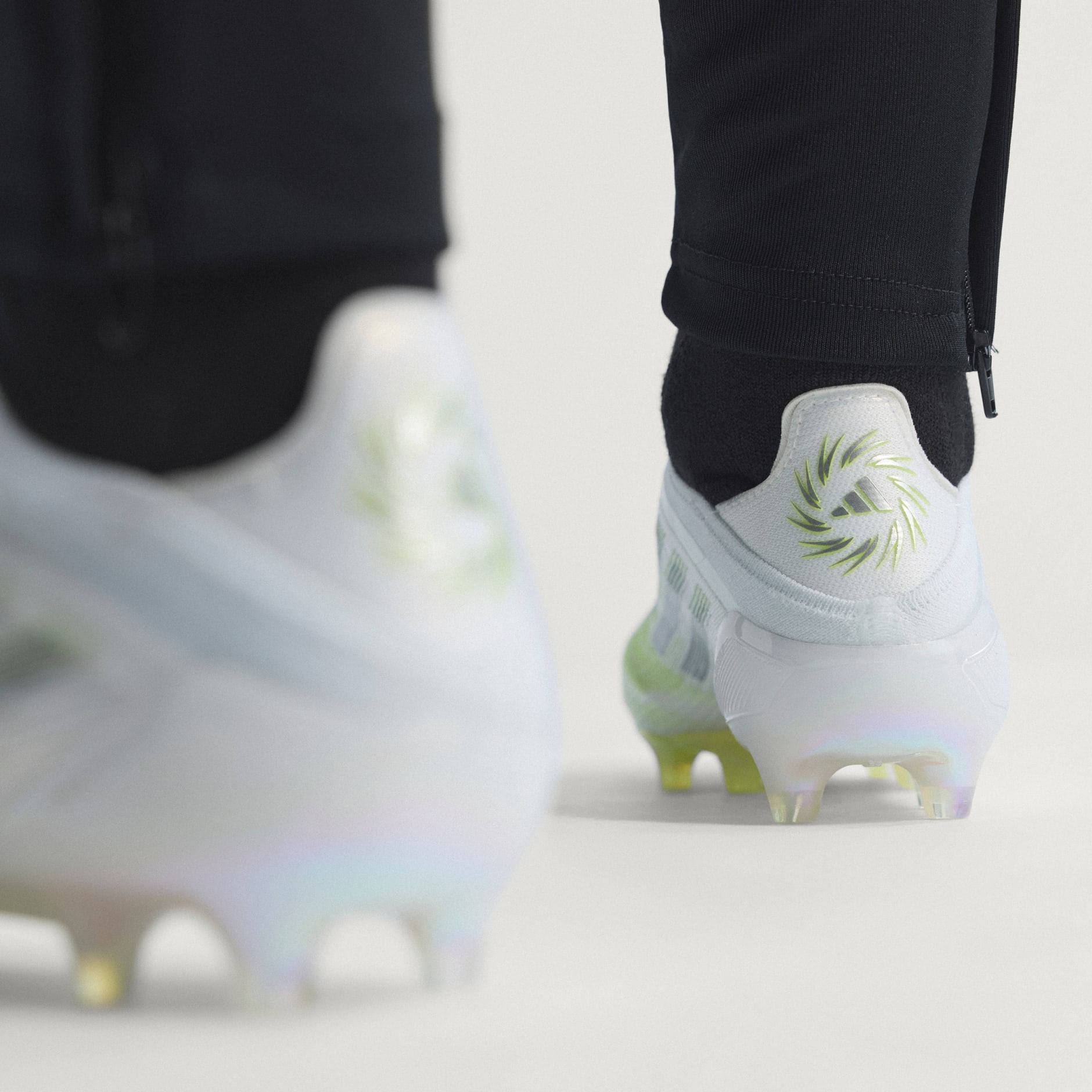 Ghetele de fotbal pentru femei F50 SPARKFUSION ELITE fără șireturi, pentru teren dur / artificial