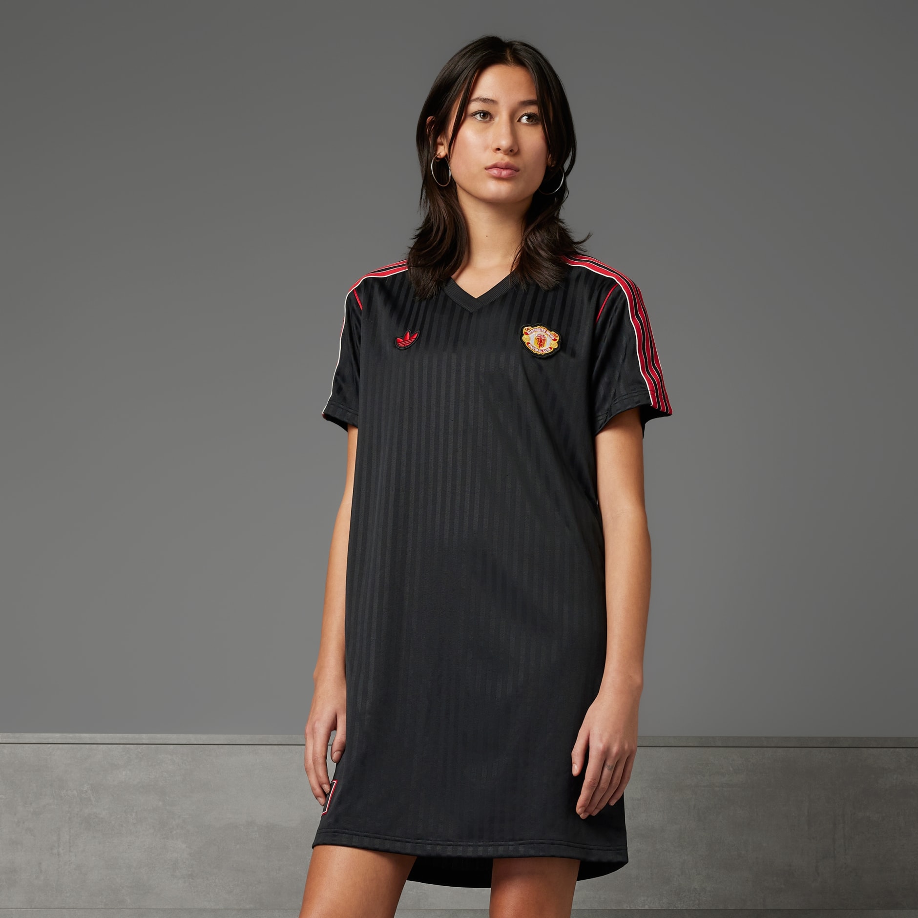 【ADIDAS】Manchester United Terrace Icon Dress JF0385 WMNS) adidas Manchester United Terrace Icons Dress 'Black