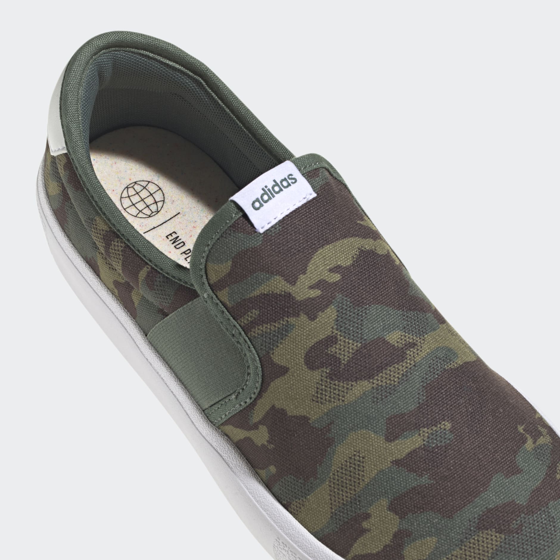 Vulc Raid3r Lifestyle Skateboarding Slip-On Canvas Graphic Print Shoes