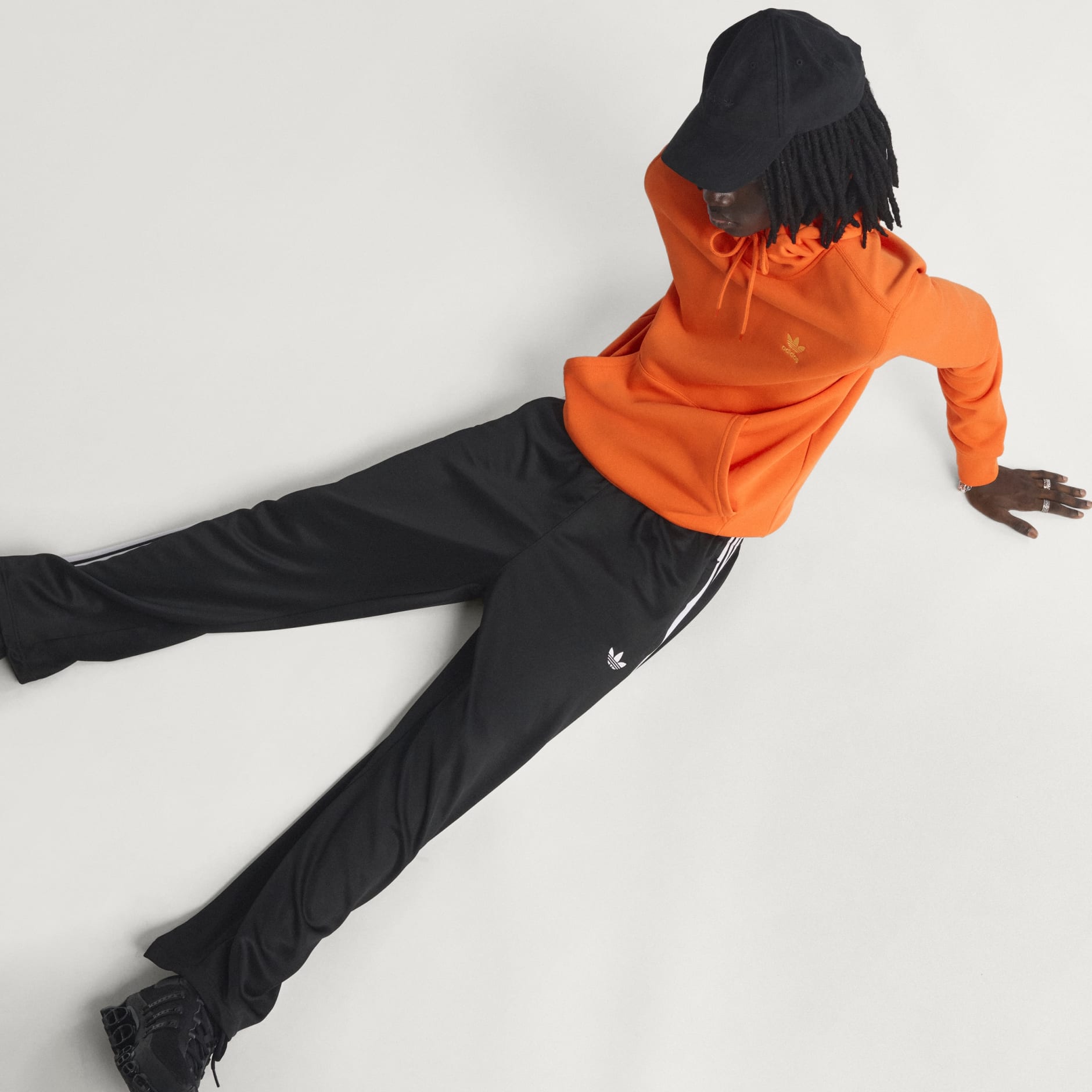 PANTALONI DE TRENING LEJERI ADICOLOR