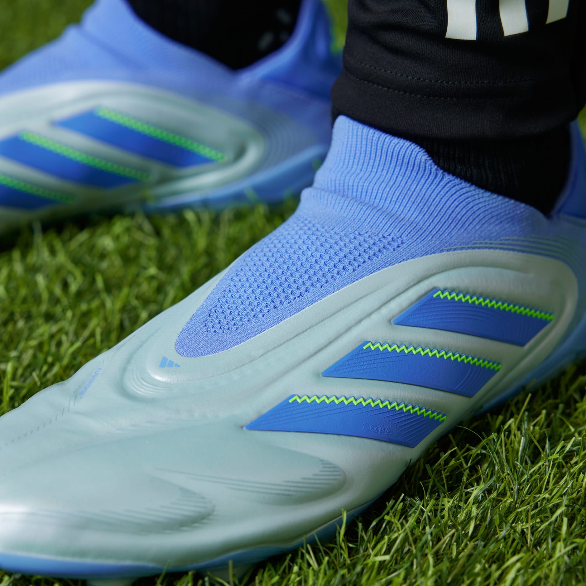 Copa Pure 3 Elite Laceless Firm Ground Boots