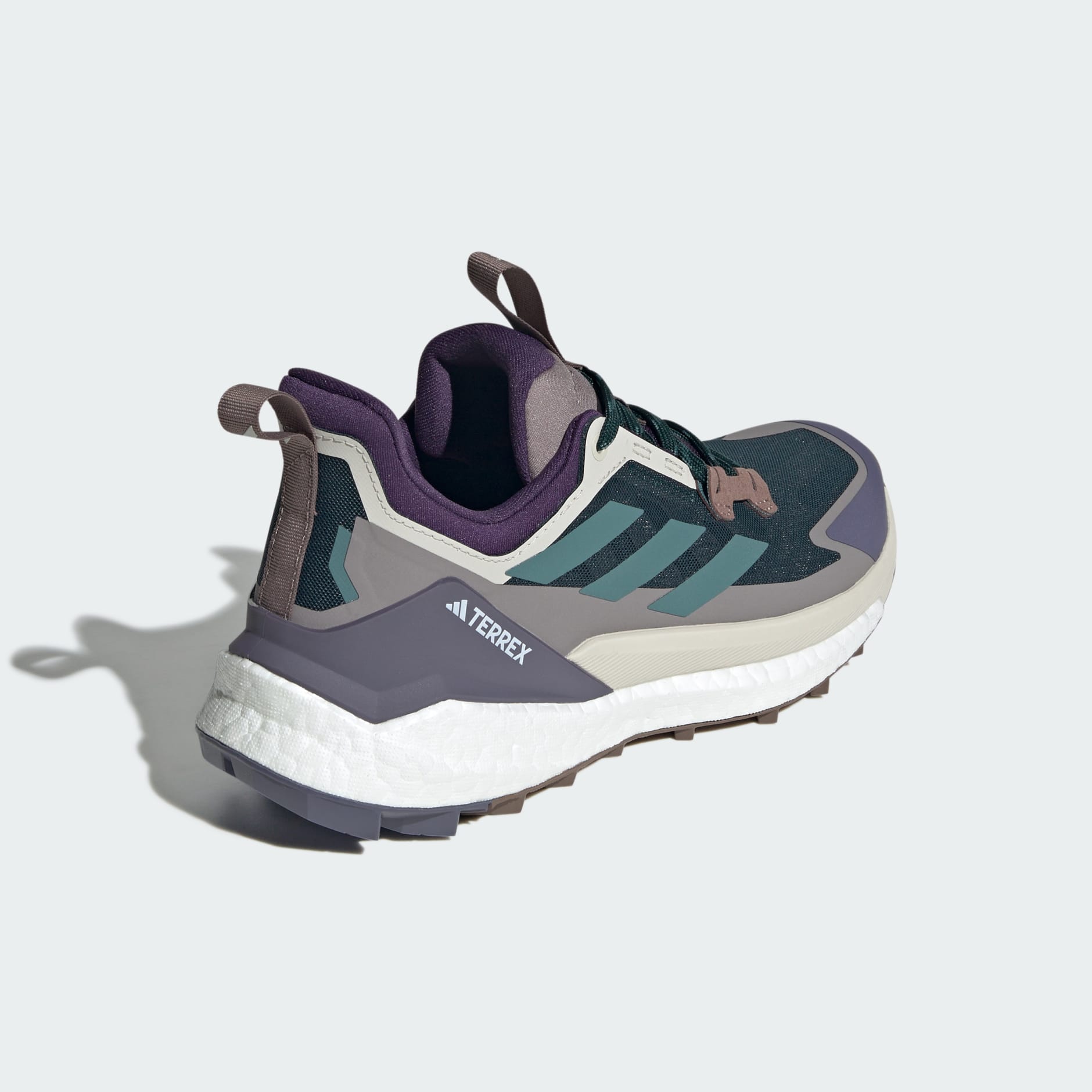 حذاء Free Hiker 2.0 بقصّة منخفضة للمشي لمسافات طويلة من تشكيلة Terrex