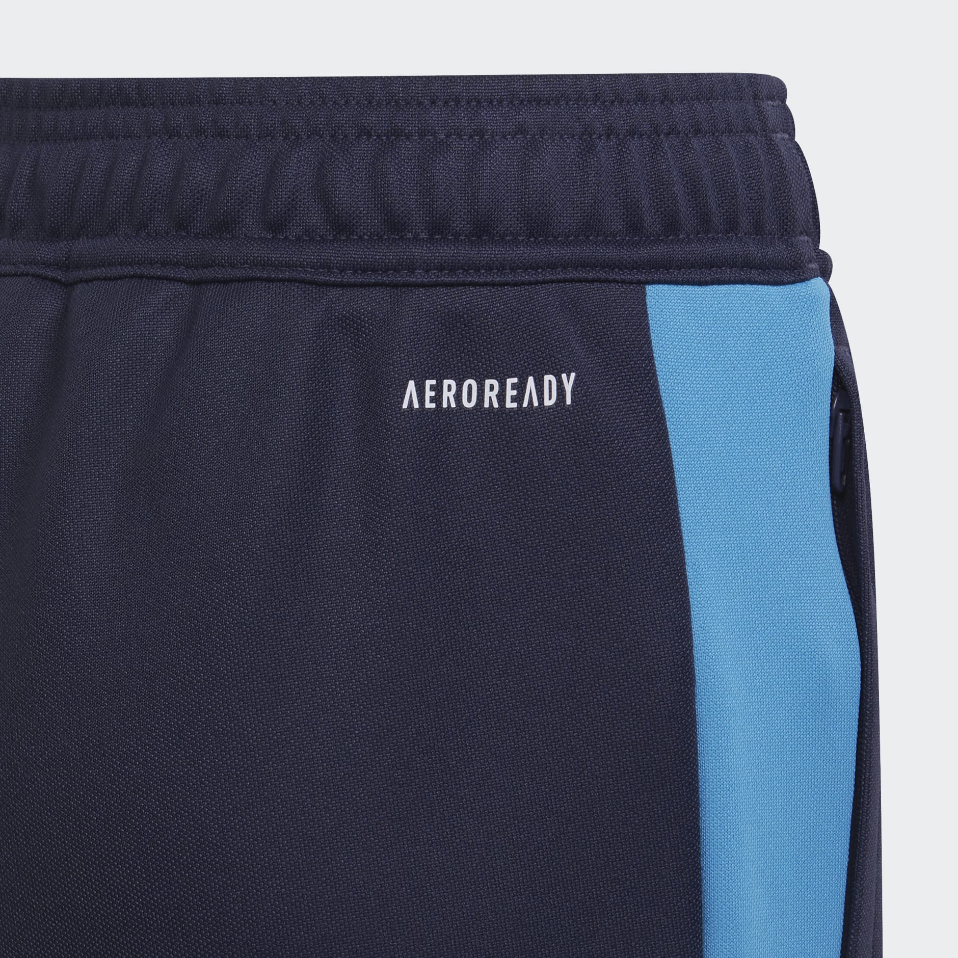 Tiro Essential Pants
