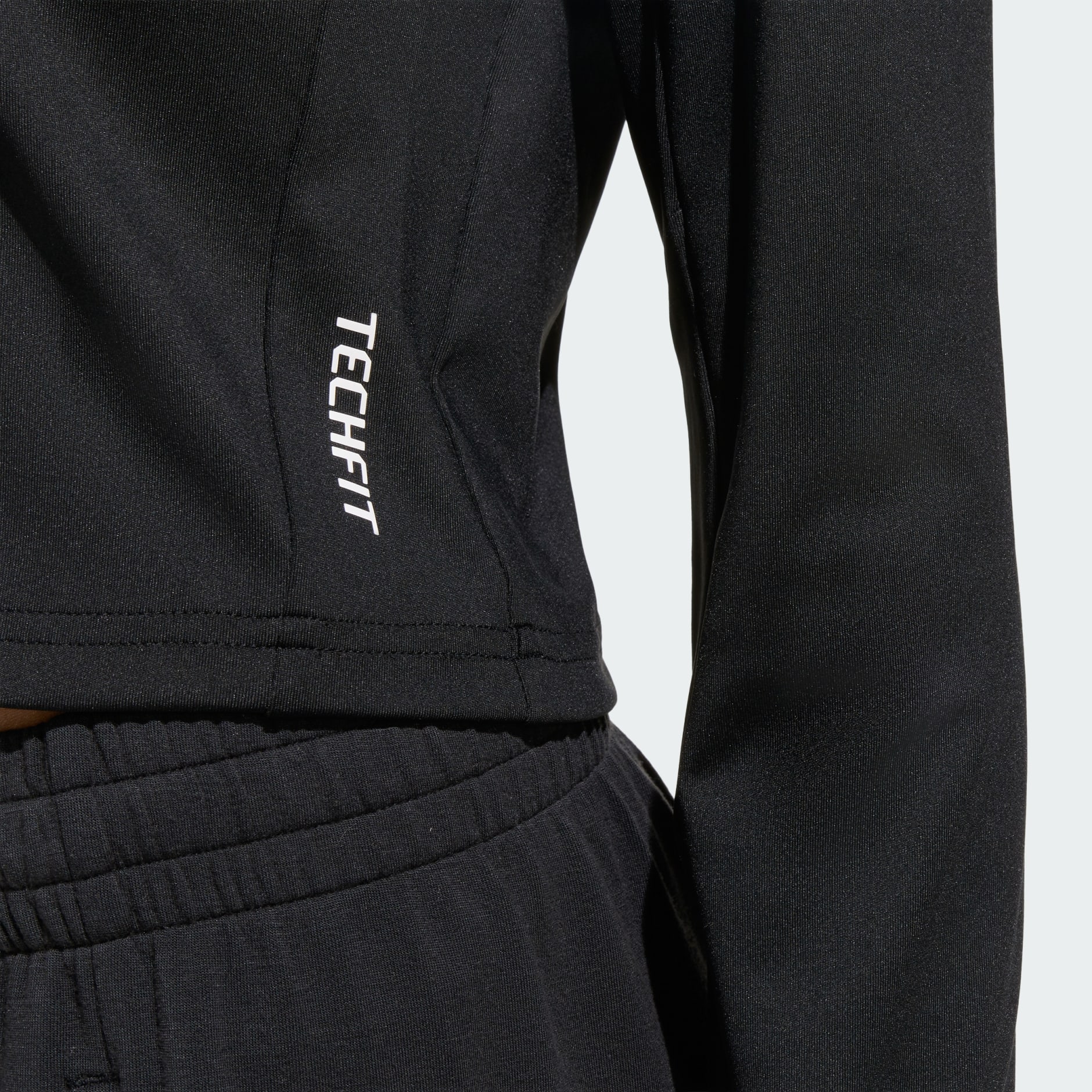 TRICOU CU M&Acirc;NECĂ LUNGĂ TECHFIT