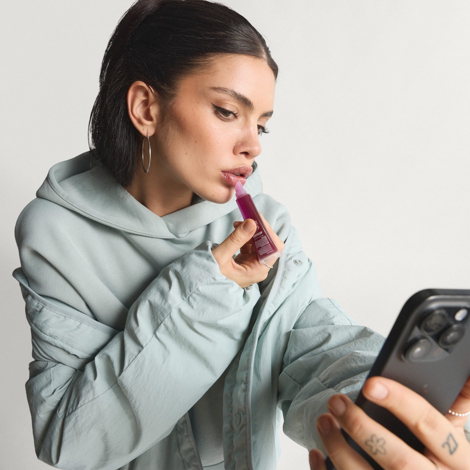 Skraćena majica s kapuljačom Hyperglam