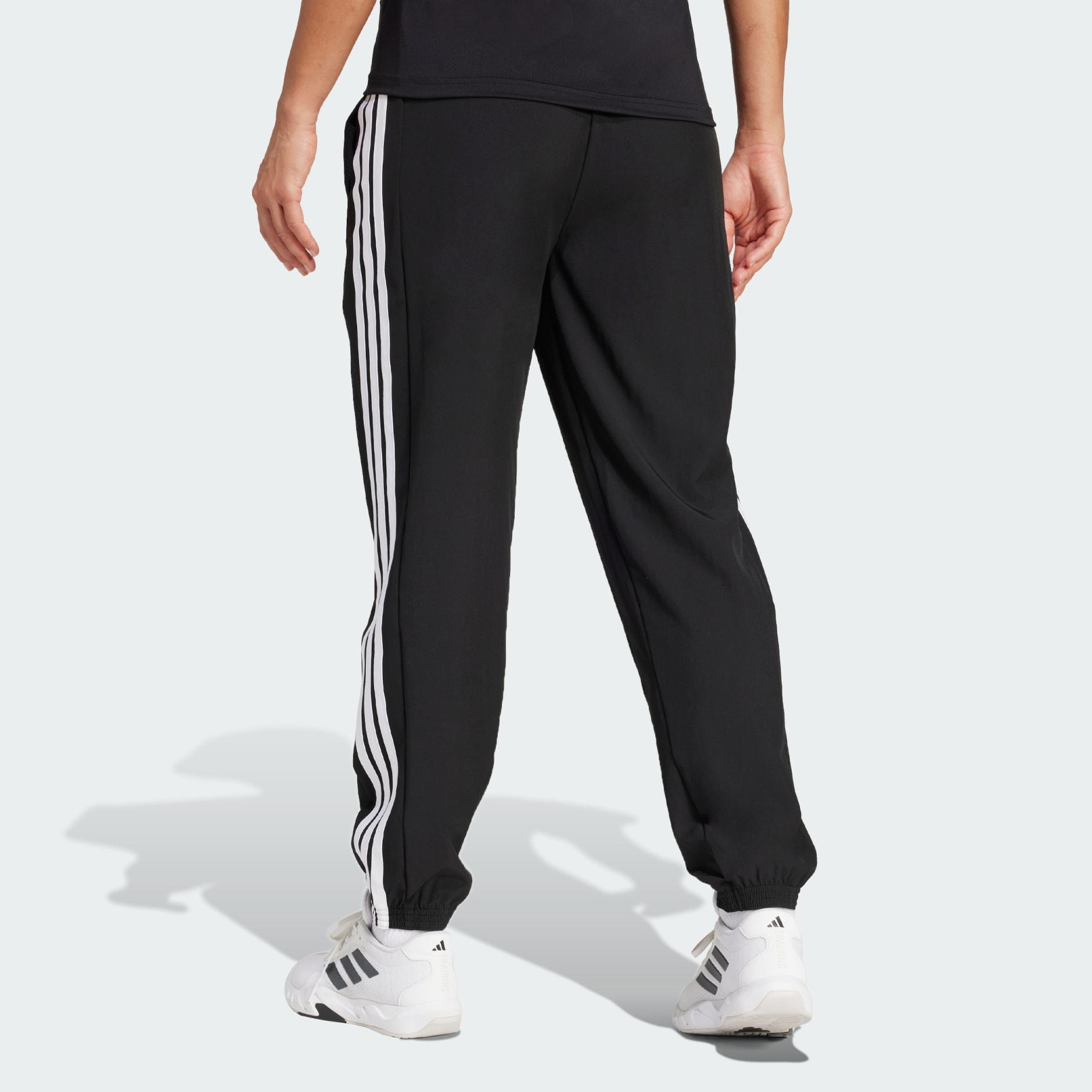 Train Essentials 3-Stripes Woven Pants