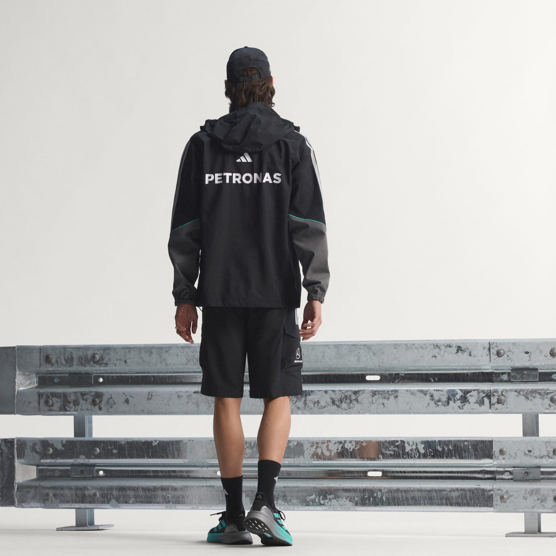 JAKNA ZA KI&Scaron;U MERCEDES - AMG PETRONAS FORMULA 1 TEAM MECHANICS