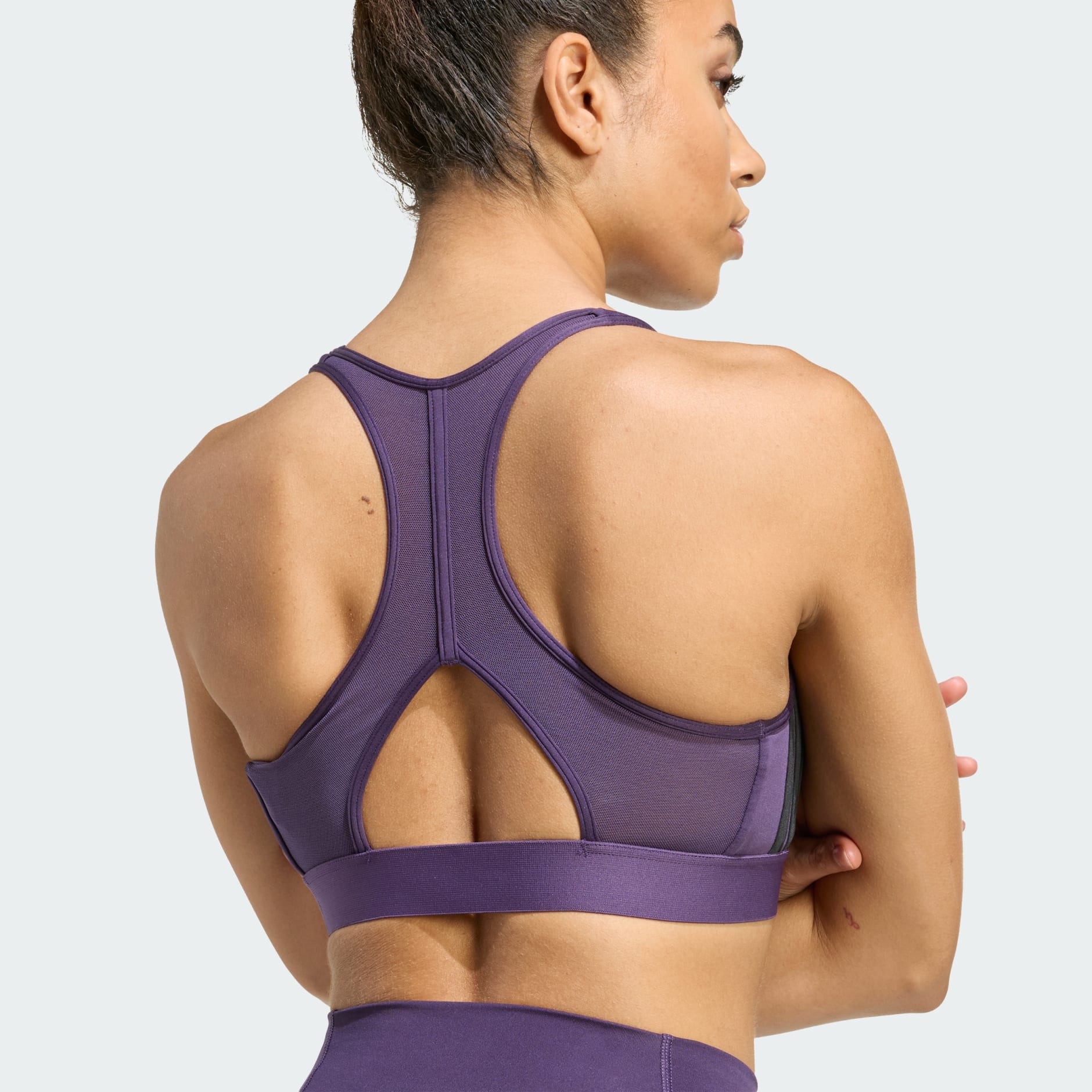 حمالة صدر Powerreact Train متوسطة الدعم ومزيَّنة بالخطوط الثلاثة