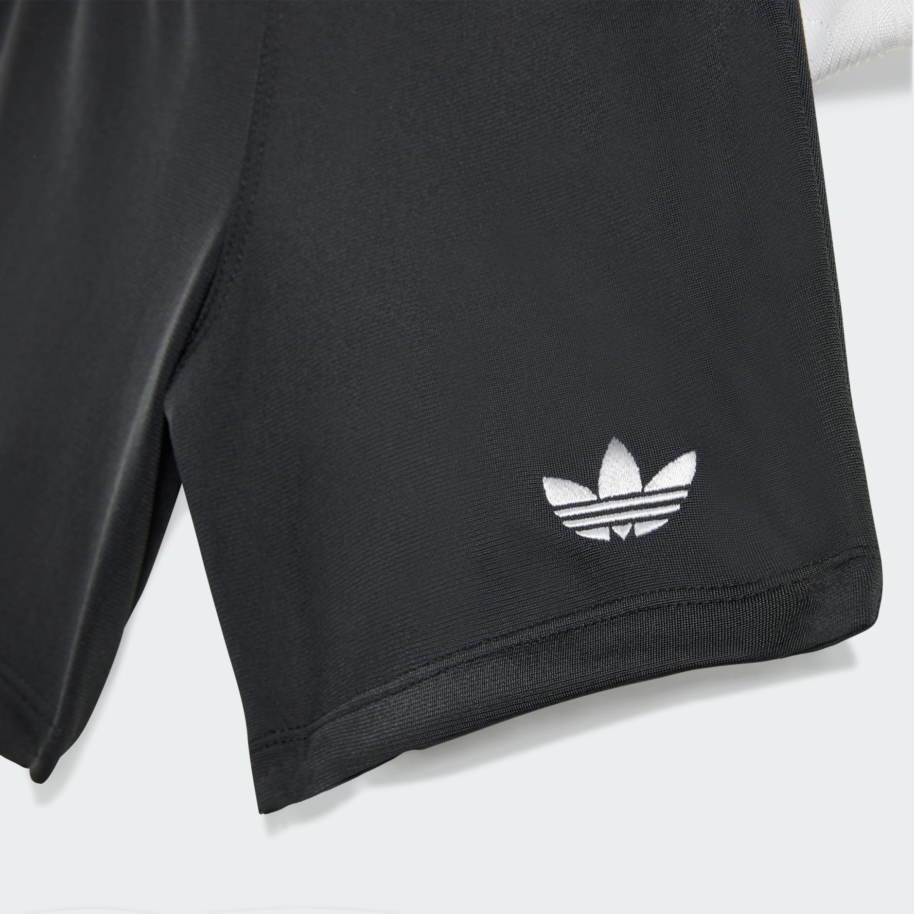 طقم تيشيرت وشورت للأطفال