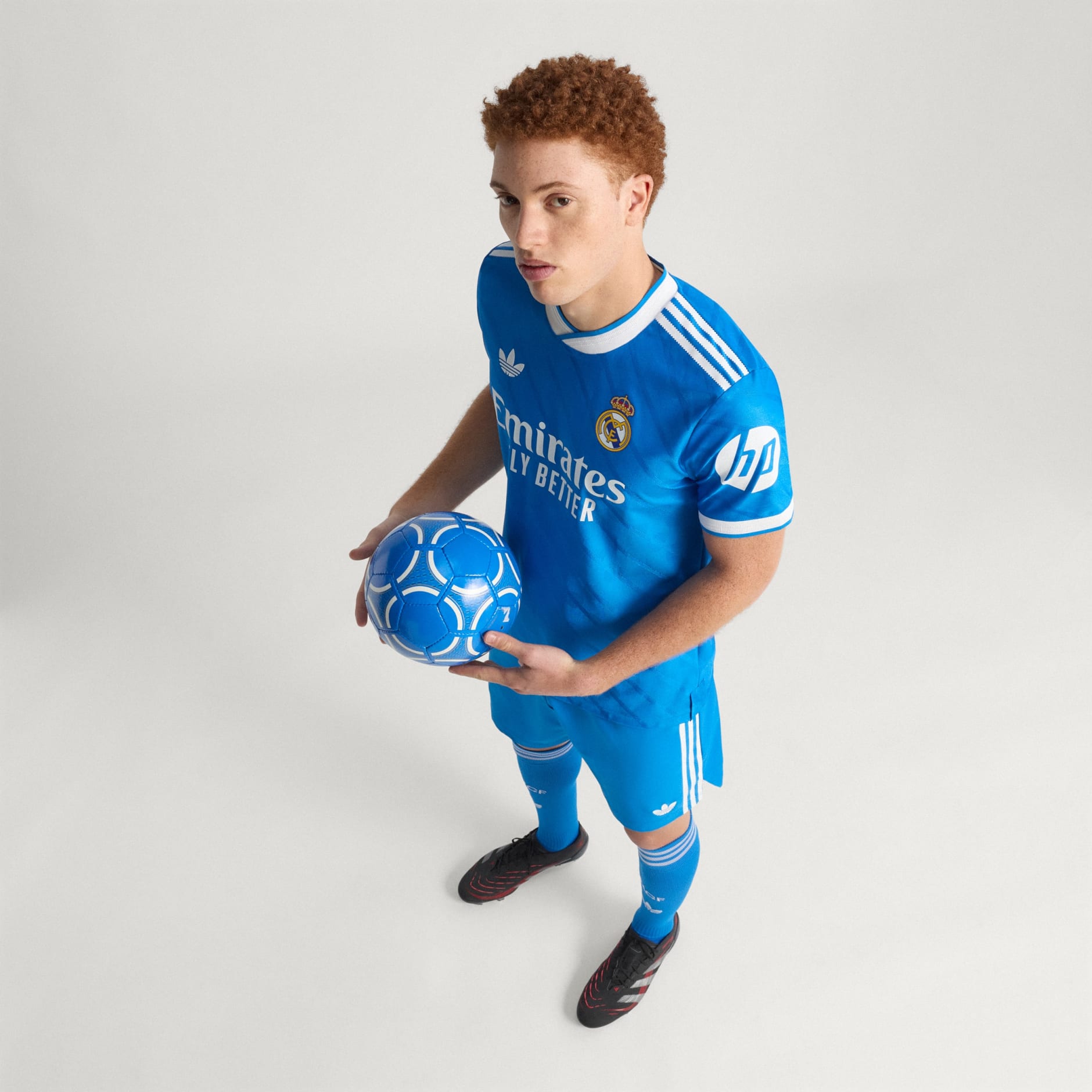 قميص ريال مدريد الأصلي الثالث 25/26