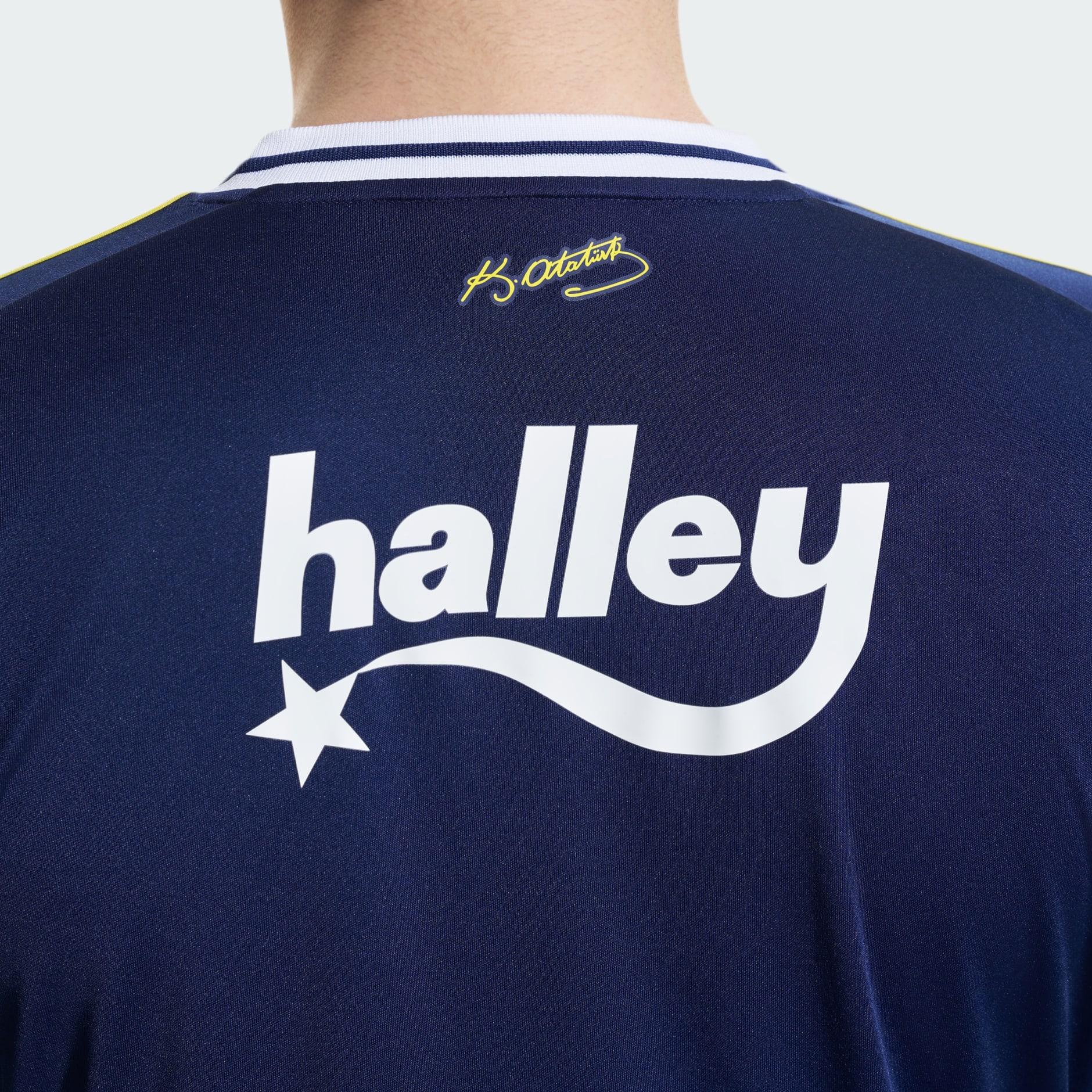 Tricou Fenerbahce 2025-2026 pentru meciurile de acasă