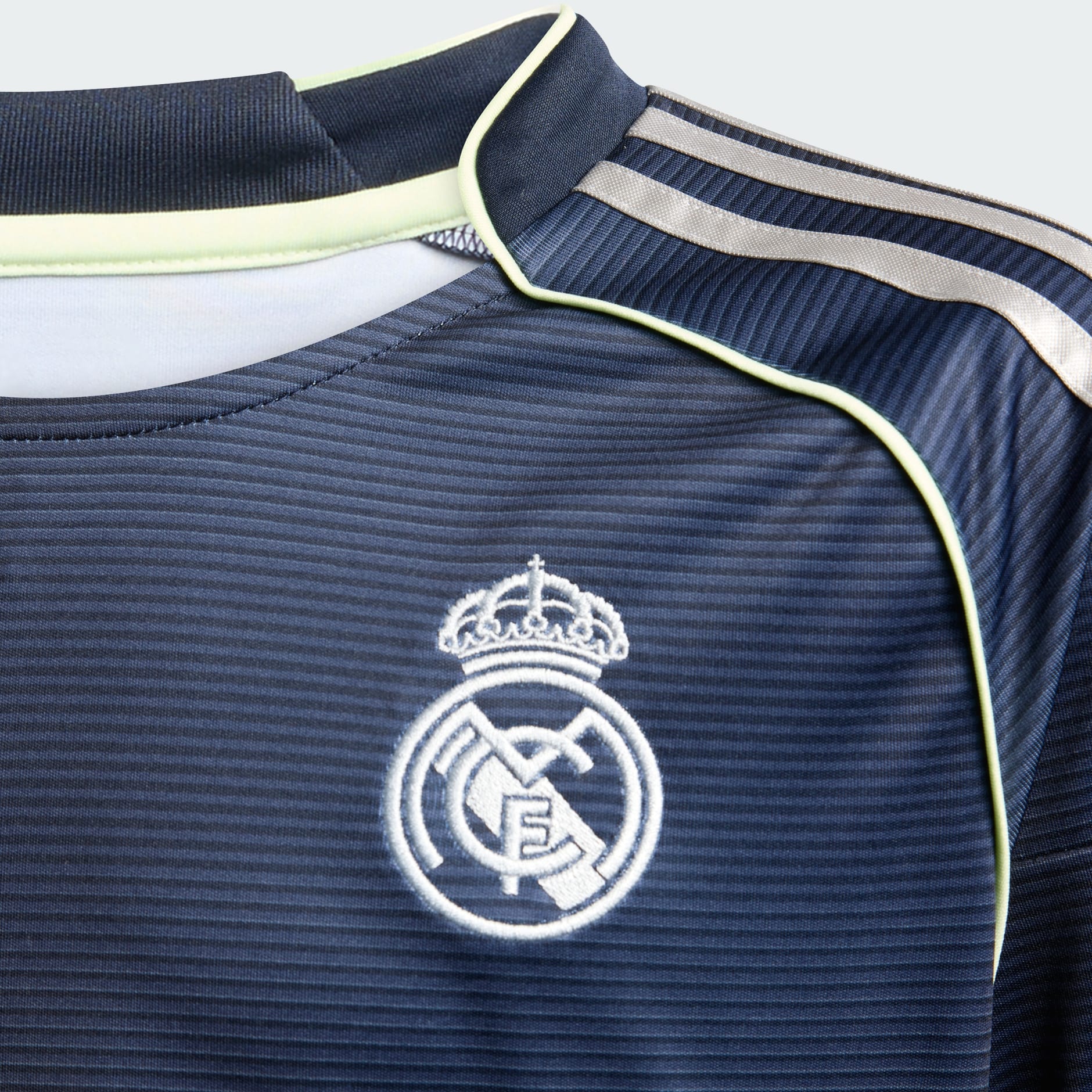 Tricou cu m&acirc;necă lungă Real Madrid 25/26 pentru meciuri &icirc;n deplasare