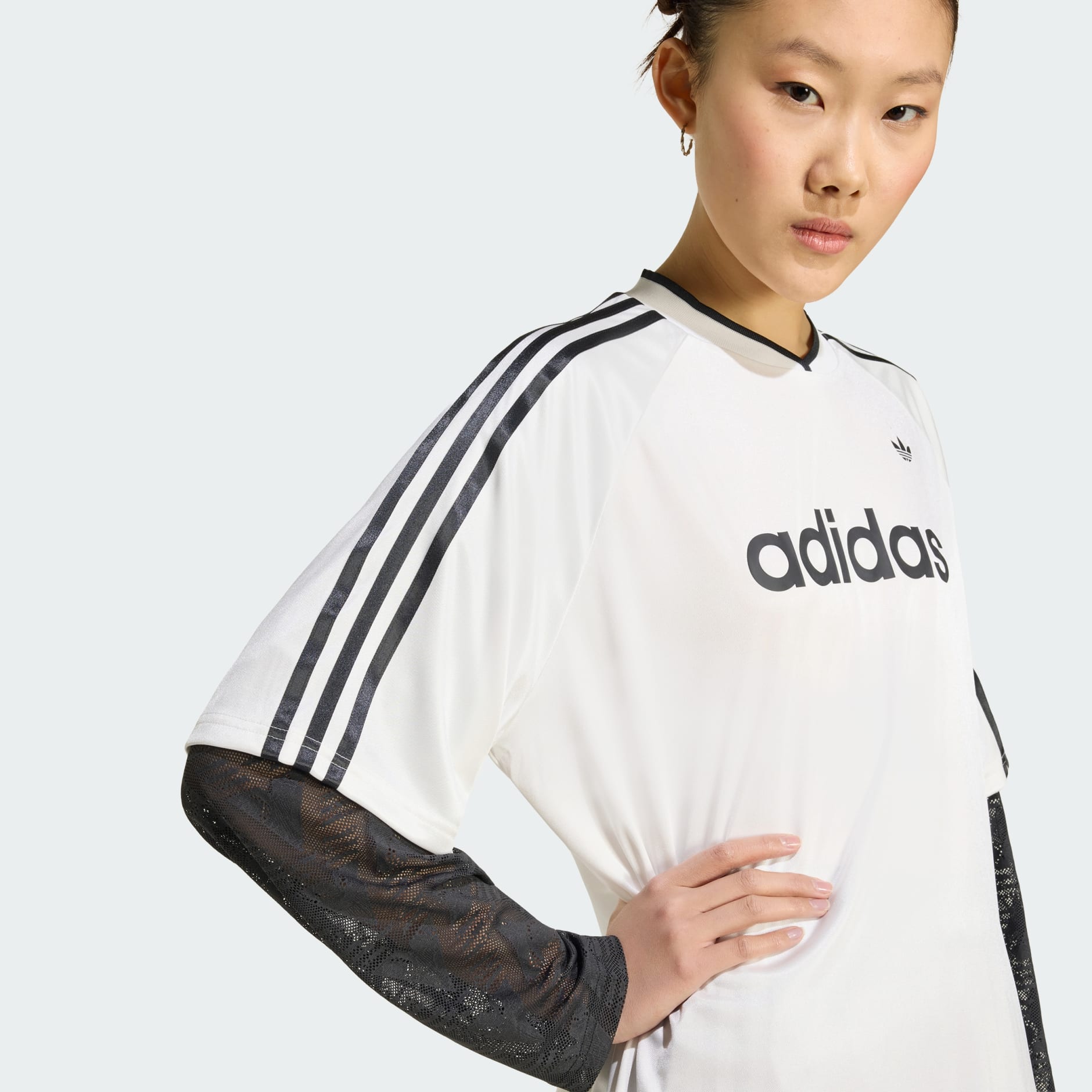 TRICOU DIN DANTELĂ CU M&Acirc;NECĂ LUNGĂ