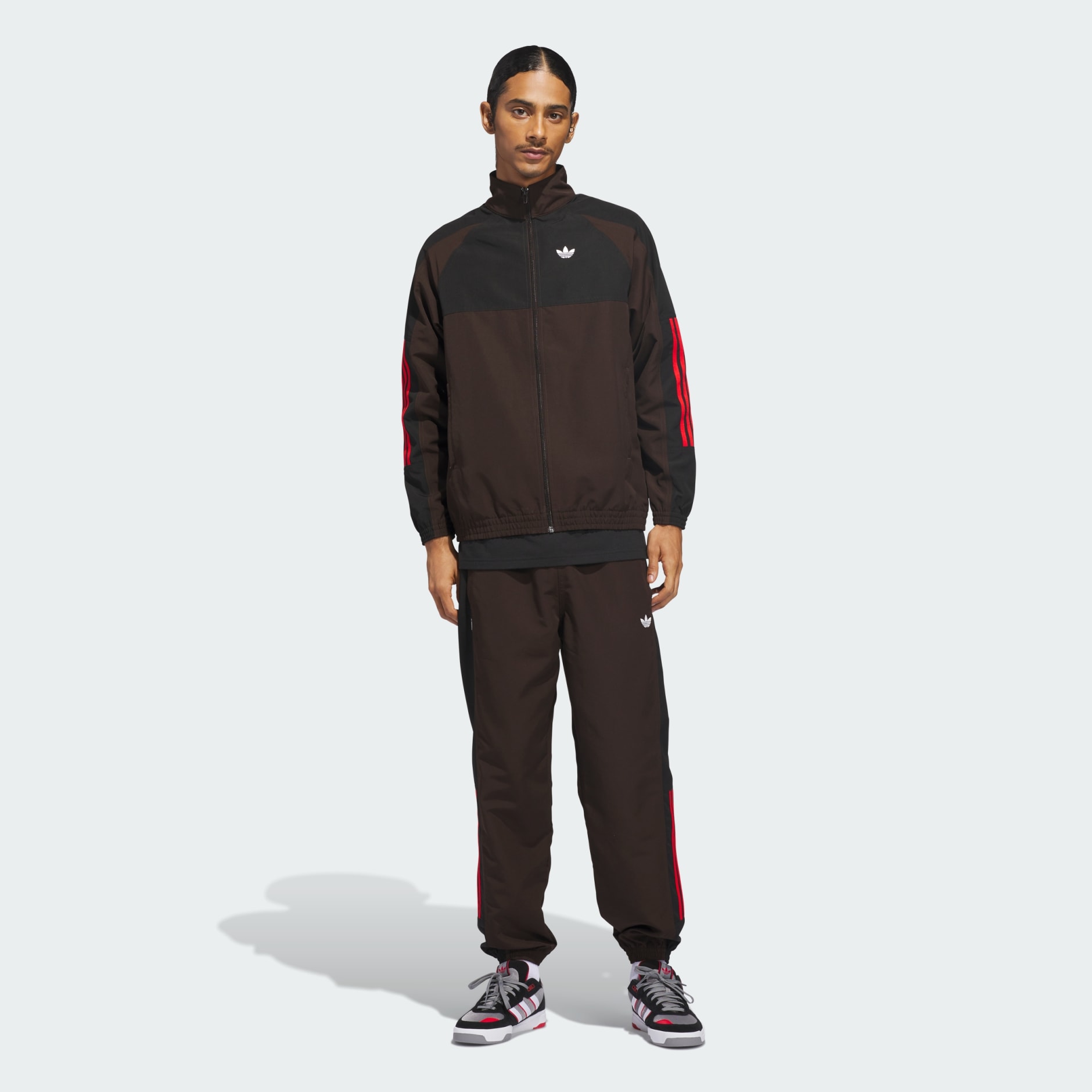 DONJI DIO TRENIRKE SKATEBOARDING GATSELE