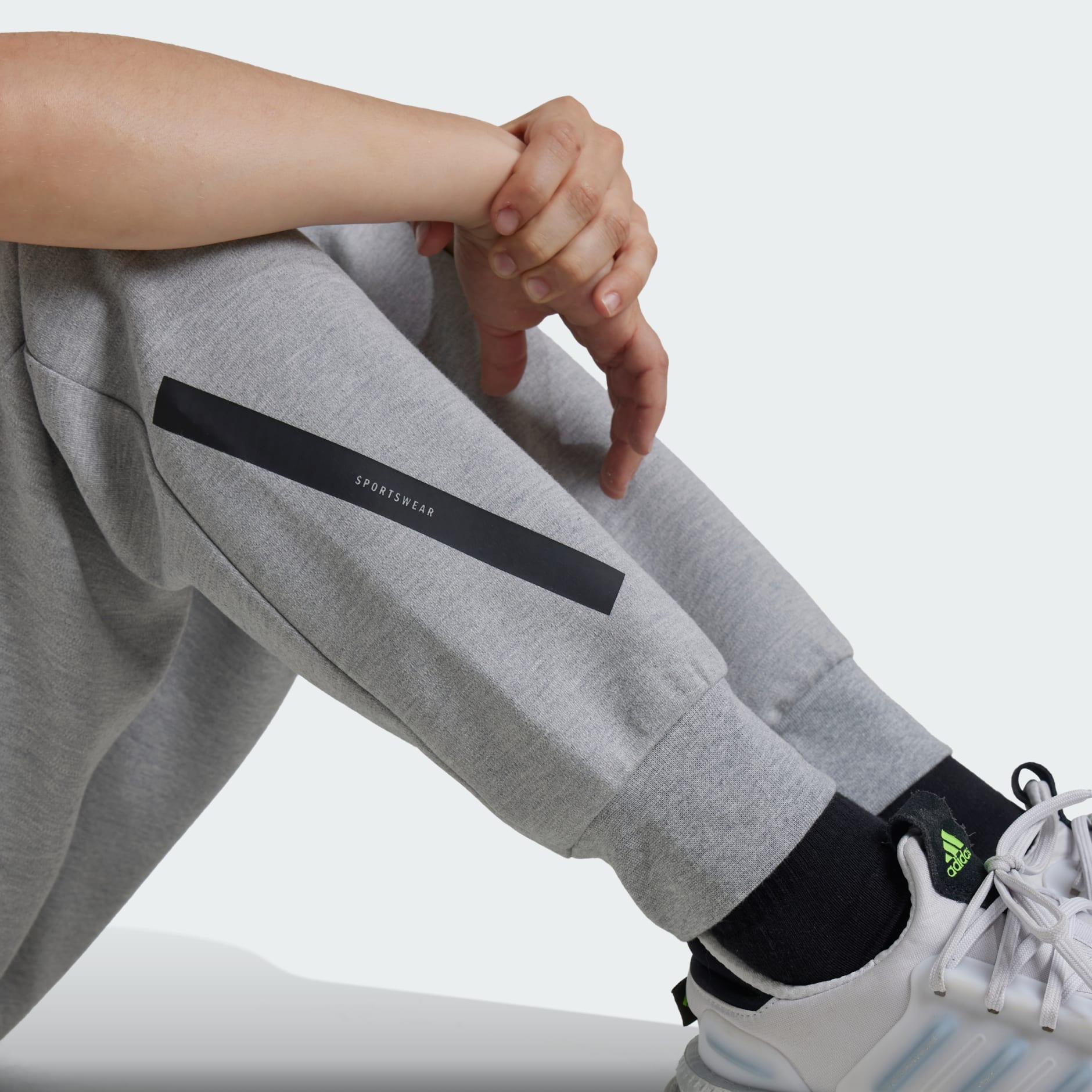 Pantalon jambes fusel&eacute;es adidas Z.N.E.