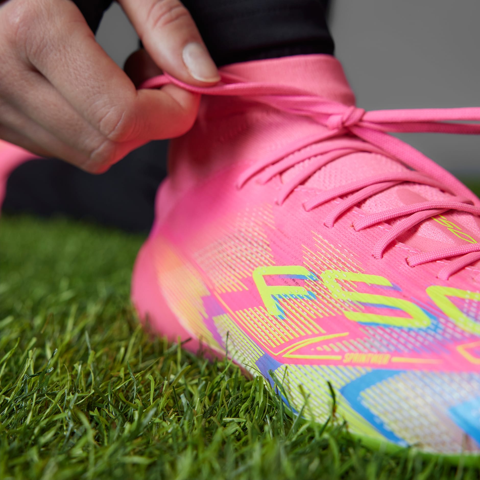 Ghete F50 Elite Mid pentru teren ferm