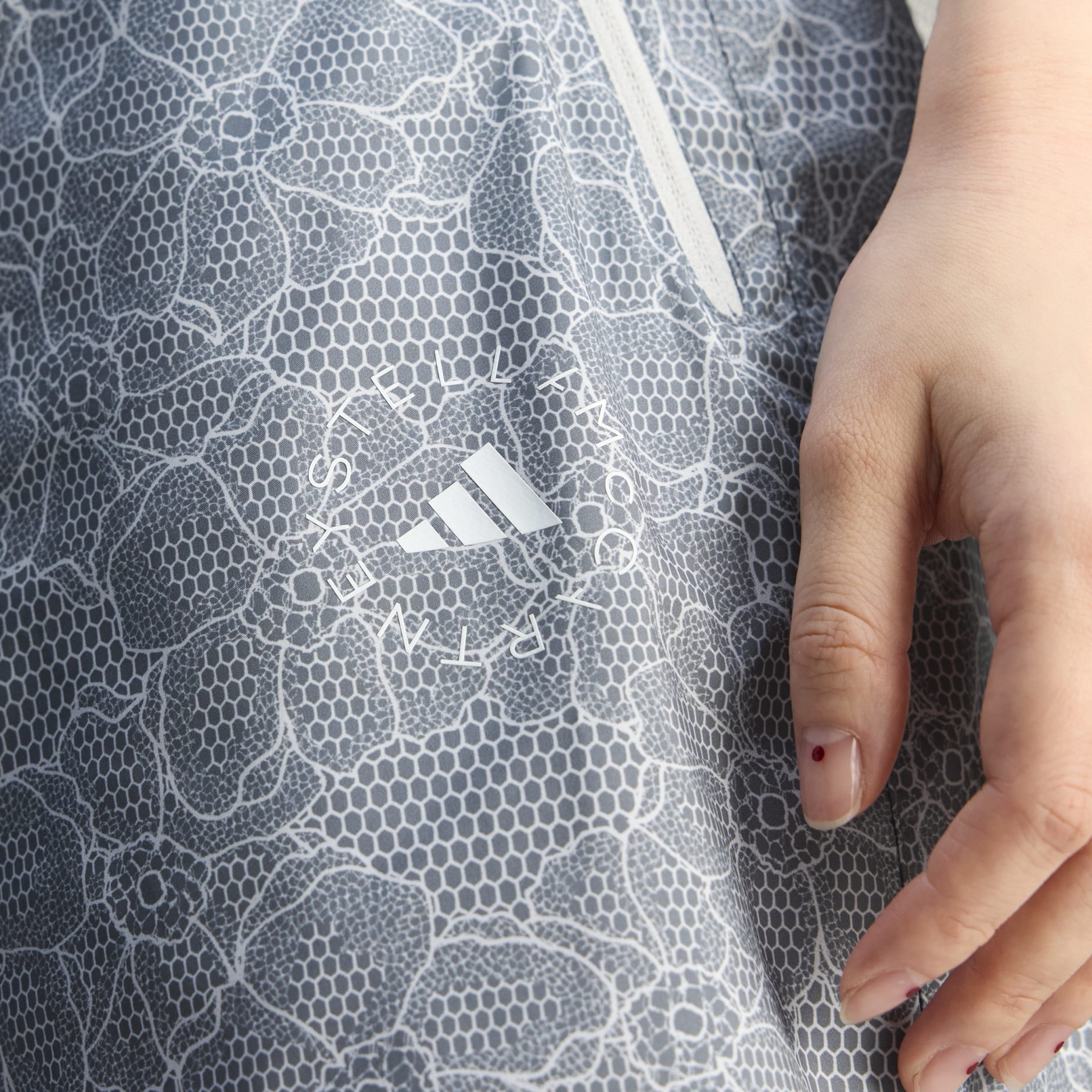 Pantaloni de trening adidas by Stella McCartney cu imprimeu