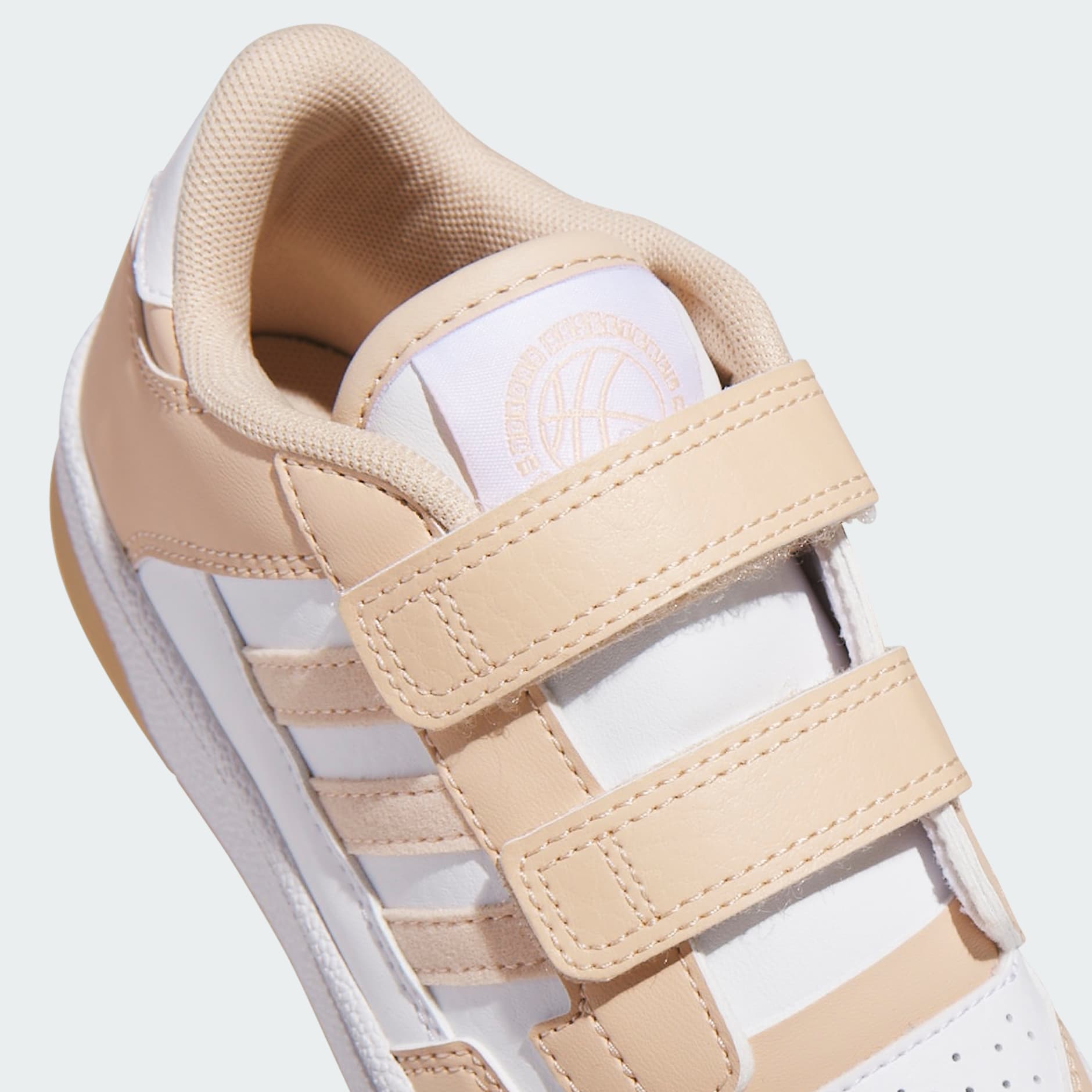 Zapatillas adidas de cancha r&aacute;pida para ni&ntilde;os