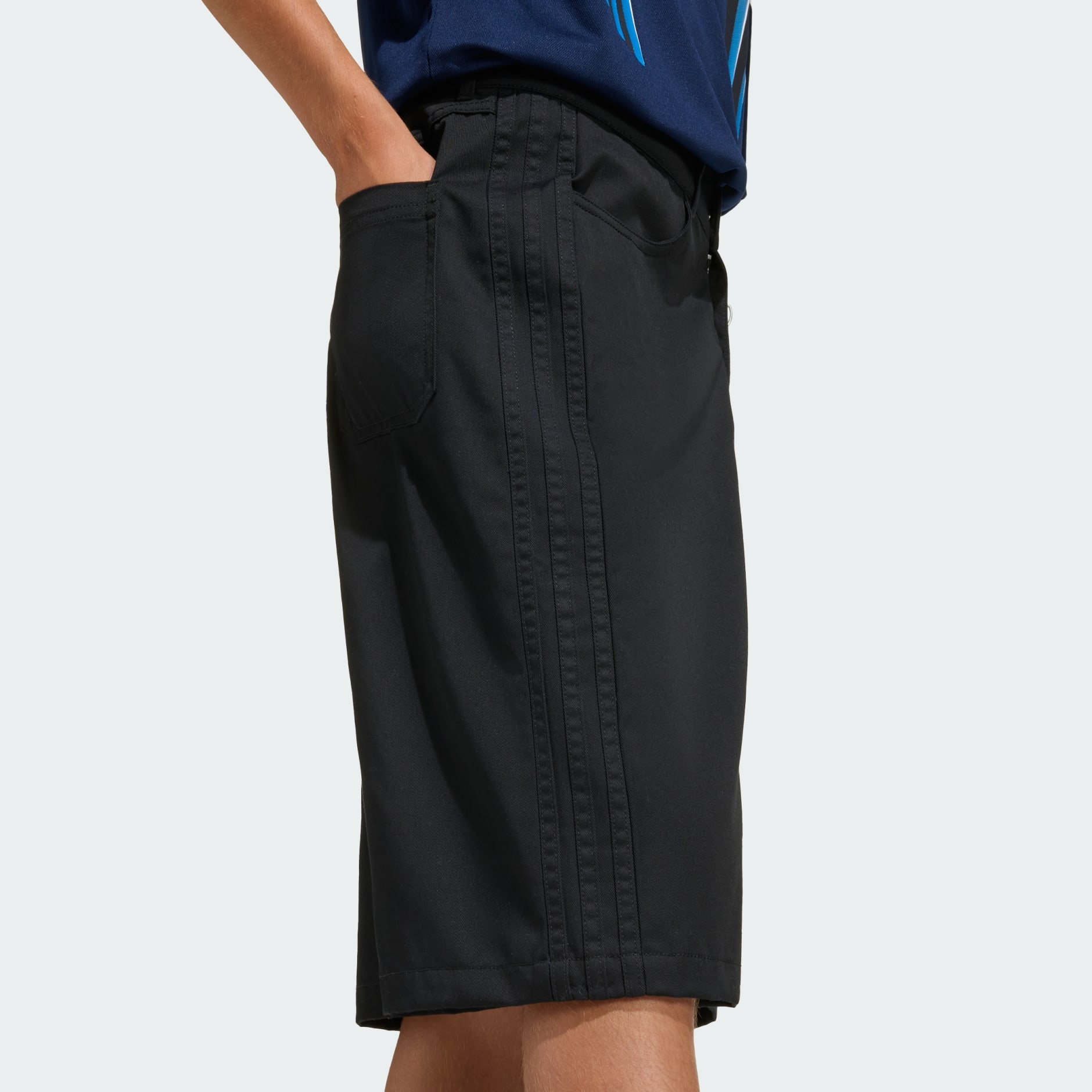 شورت جينز من التويل