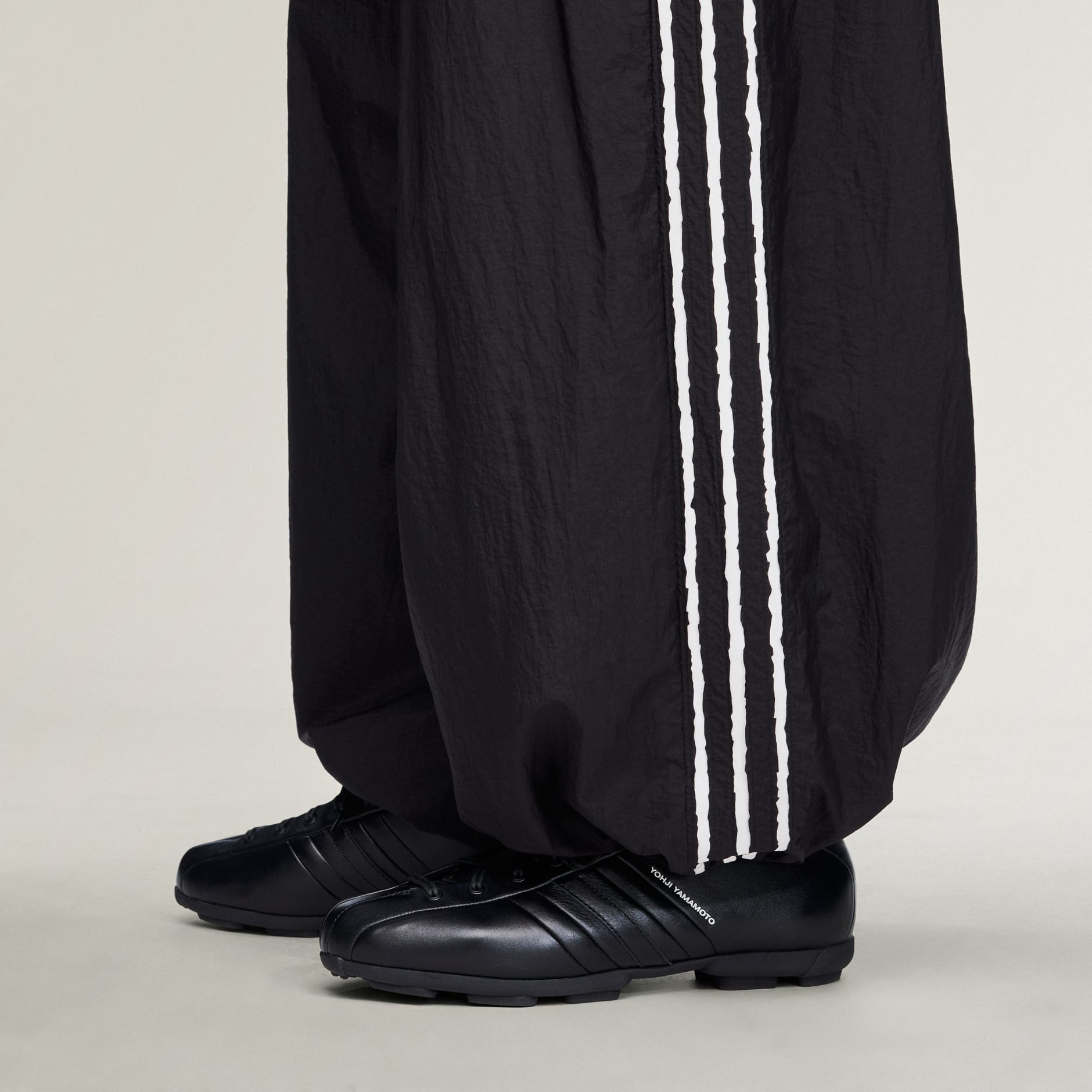 PANTALONI LARGI Y-3 RAW EDGE CU 3 DUNGI