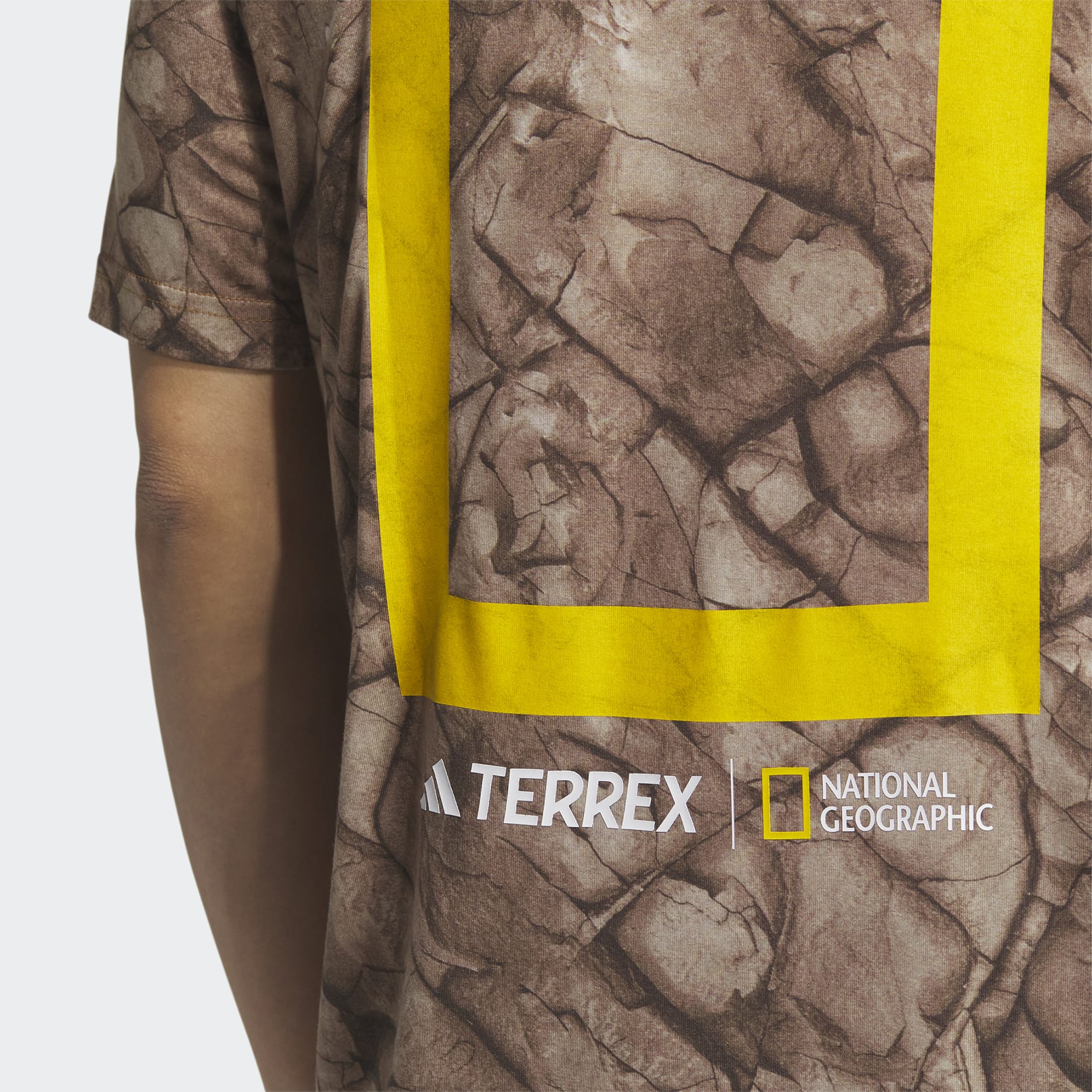 تيشيرت National Geographic Graphic Tencel Short Sleeve (للجنسين)