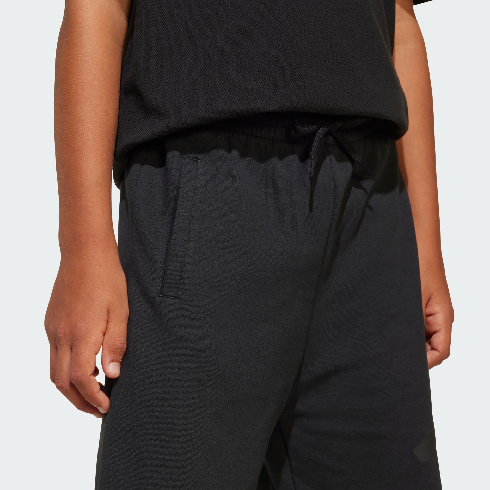 Future Icons Logo Above-Knee Shorts Kids