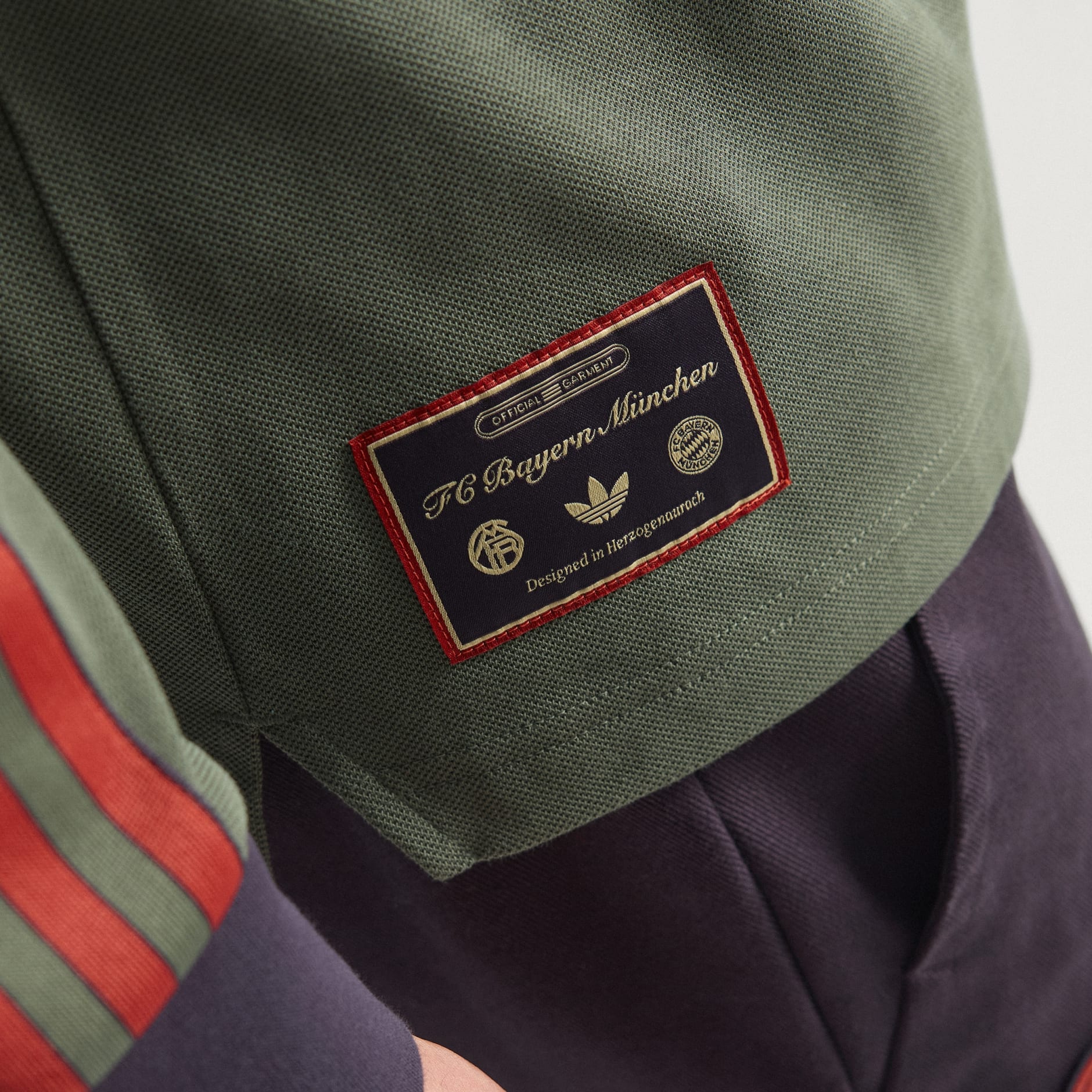 Tricou polo FC Bayern Terrace Icons cu m&acirc;necă lungă