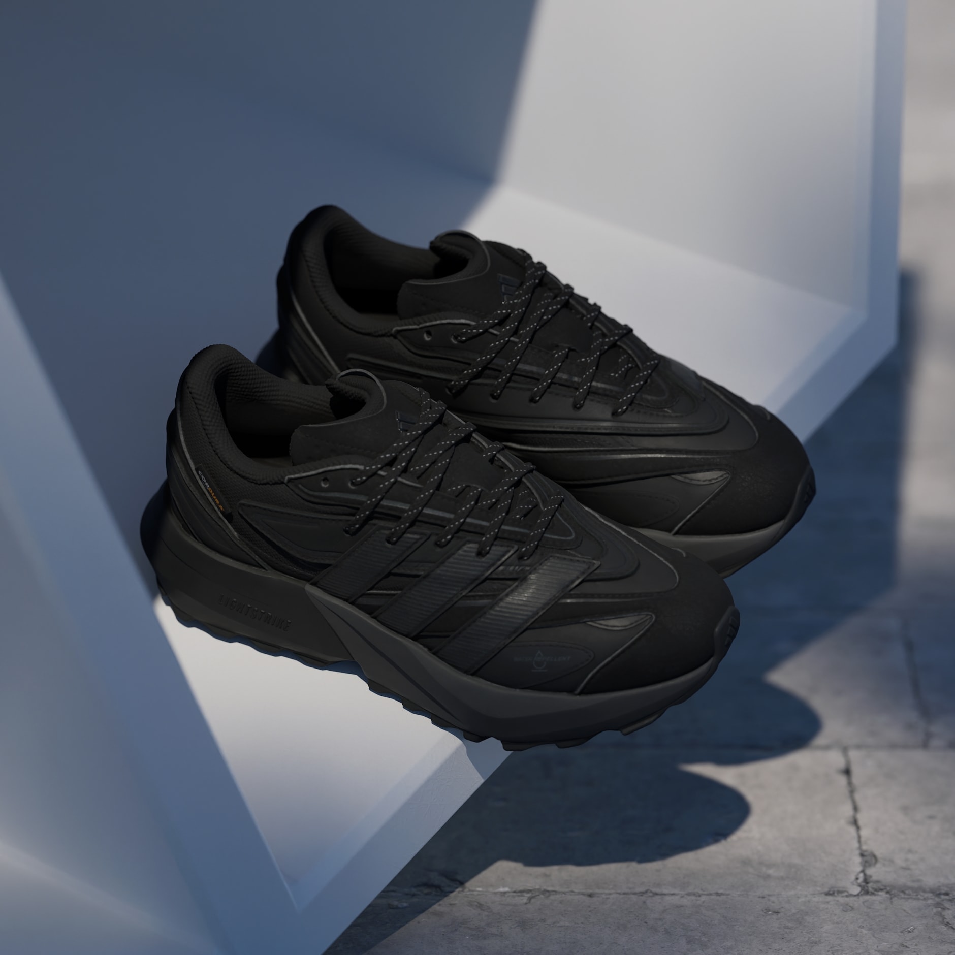 Lightblaze ATR 鞋款