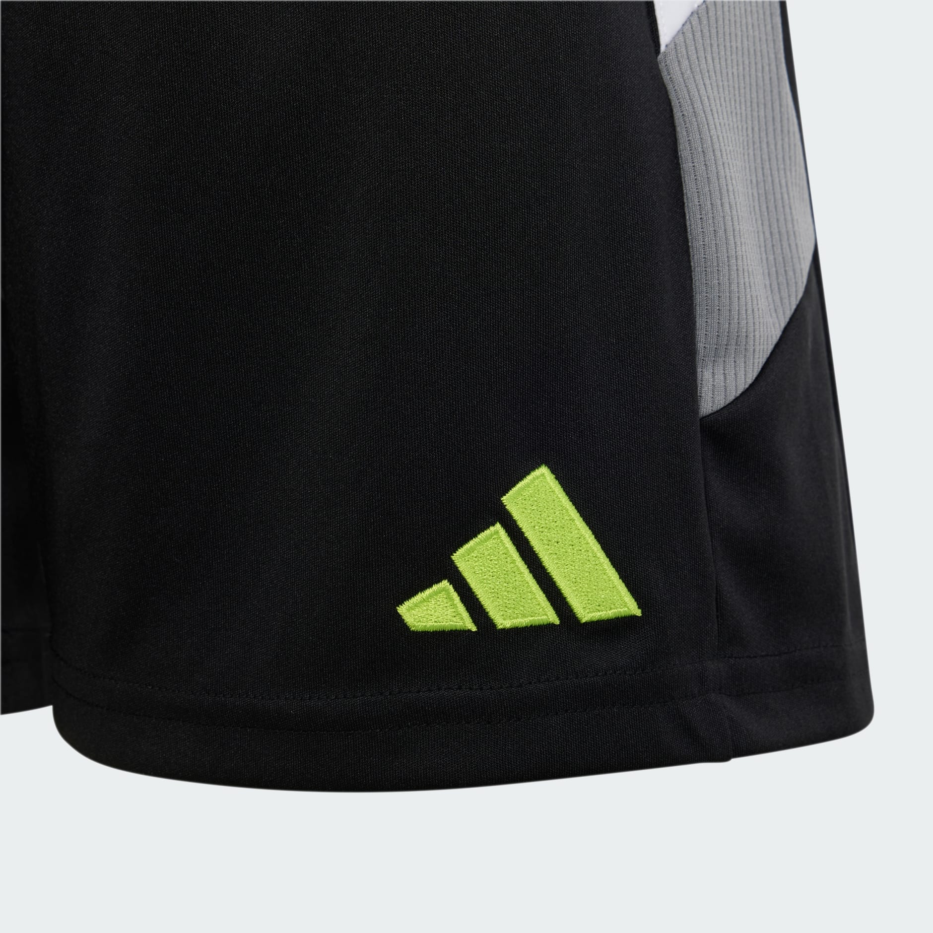 PANTALONI SCURȚI TIRO 26 ESSENTIALS