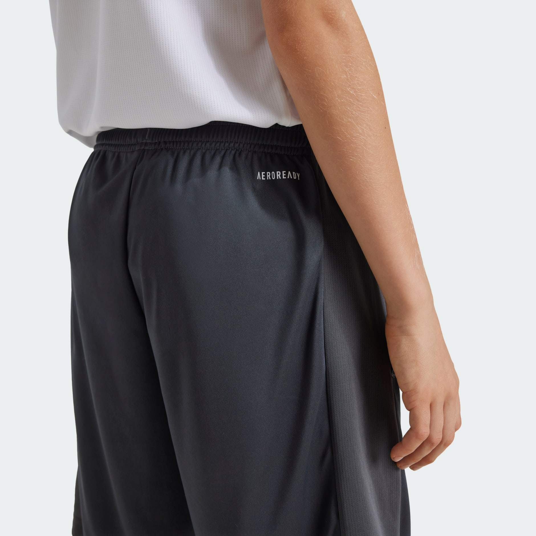 Train Essentials Logo Regular Fit Shorts Kids