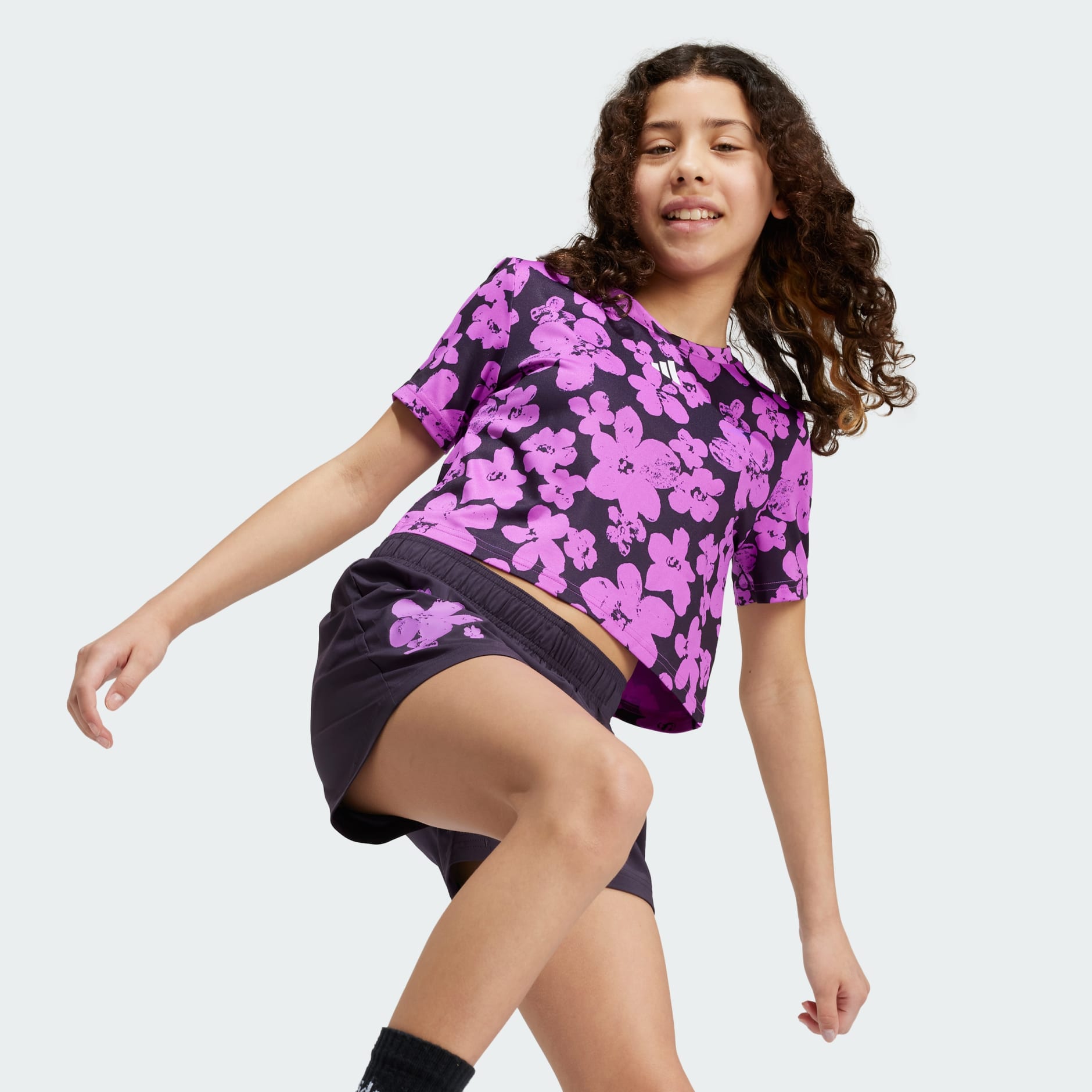 Train Essentials Seasonal Printed Cropped Training Tee Kids