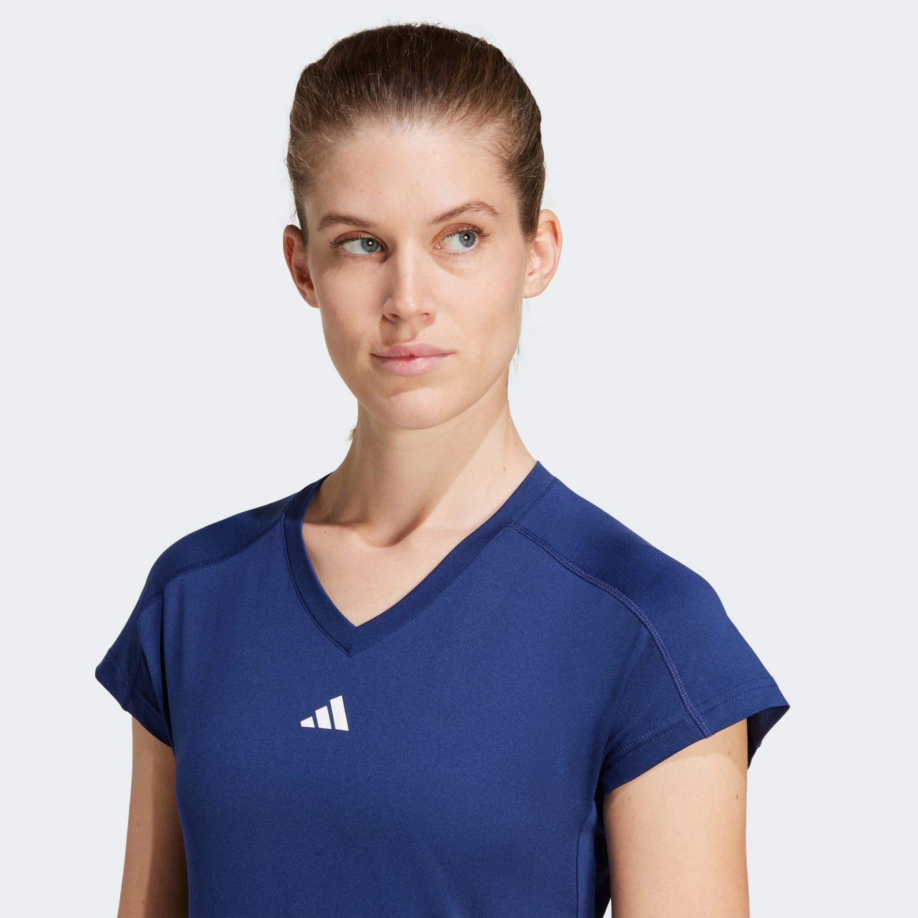 Tricou minimalist cu guler &icirc;n V Train Essentials AEROREADY