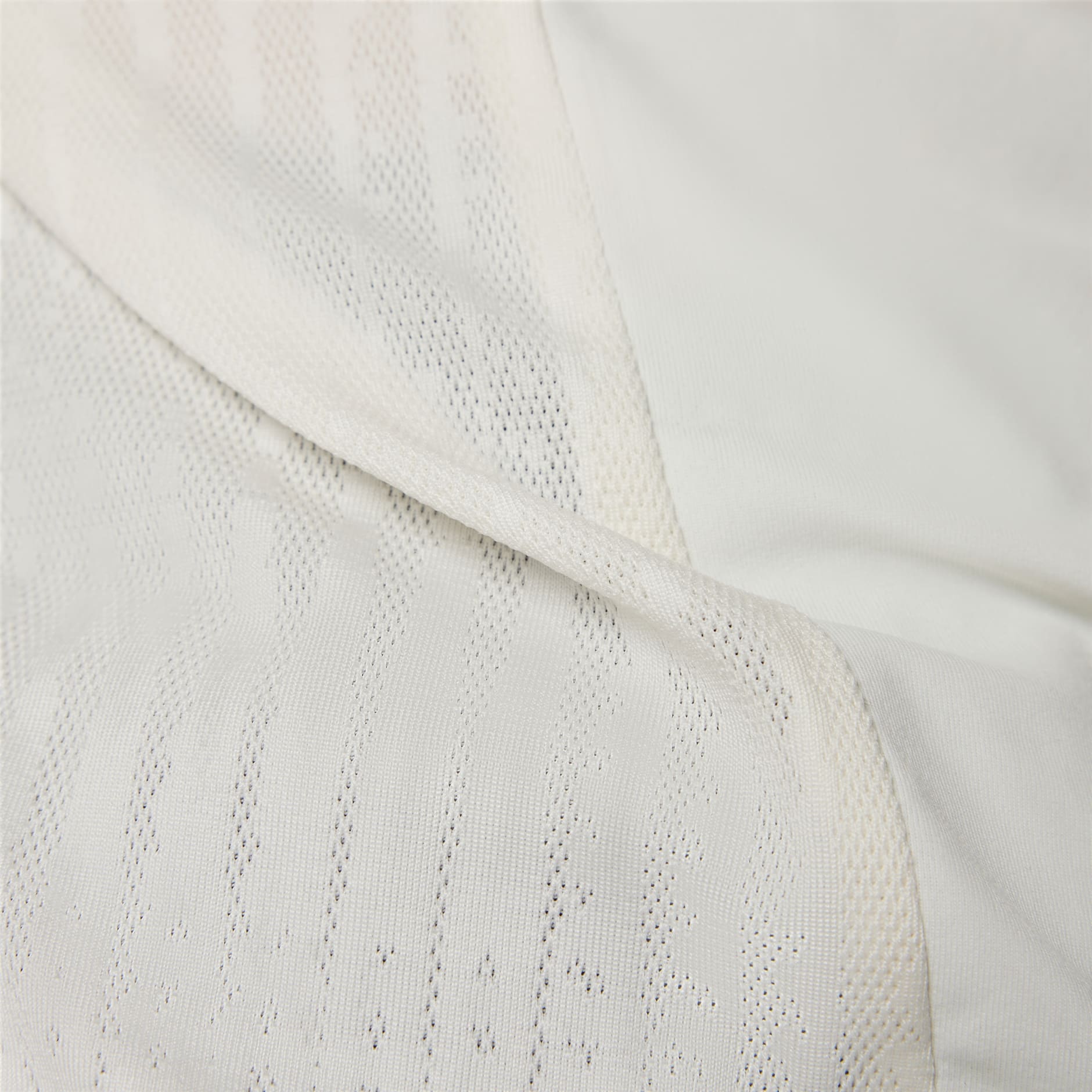 專為高強度訓練而設計的 T 恤