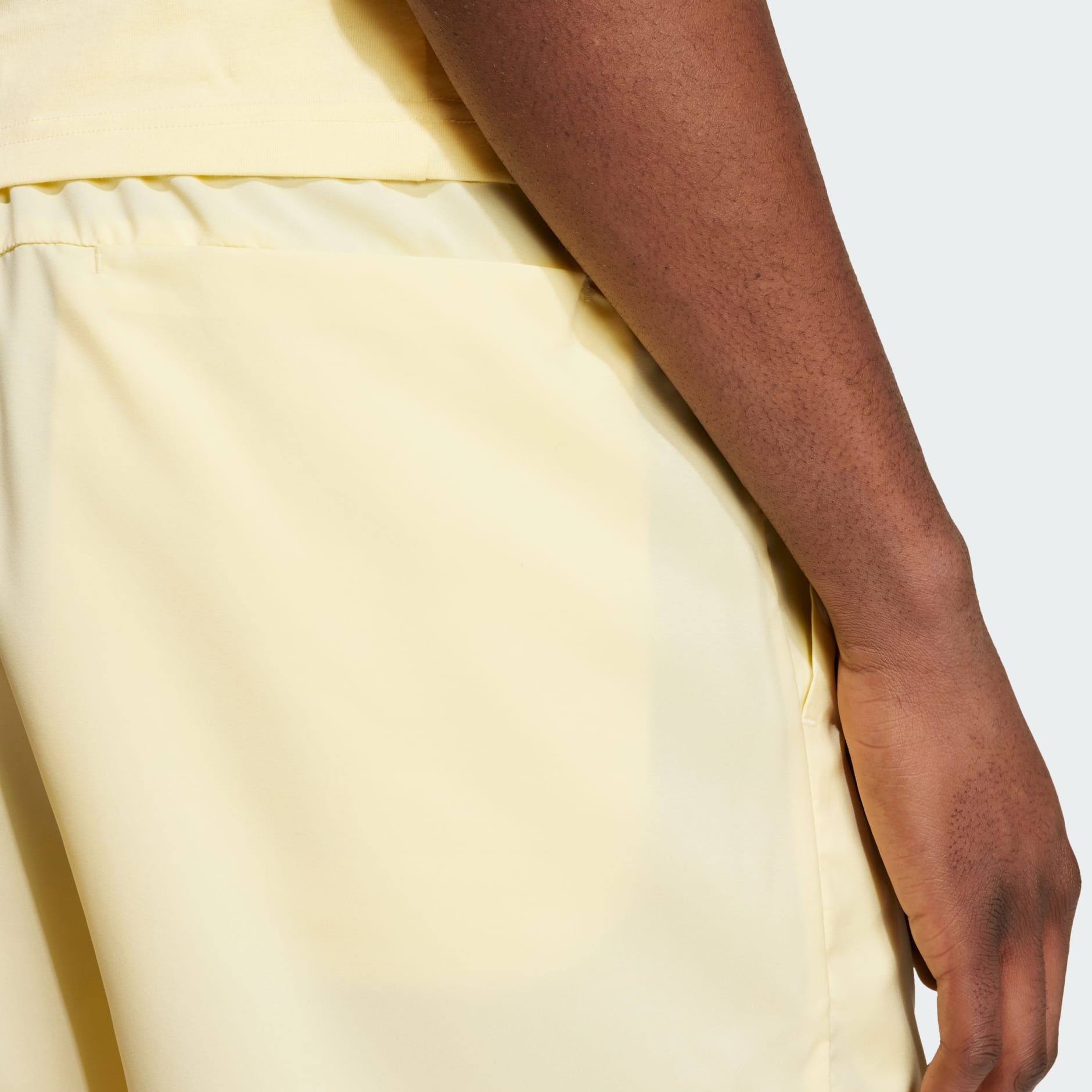 Pantaloni scurți cu logo mic AEROREADY Essentials Chelsea