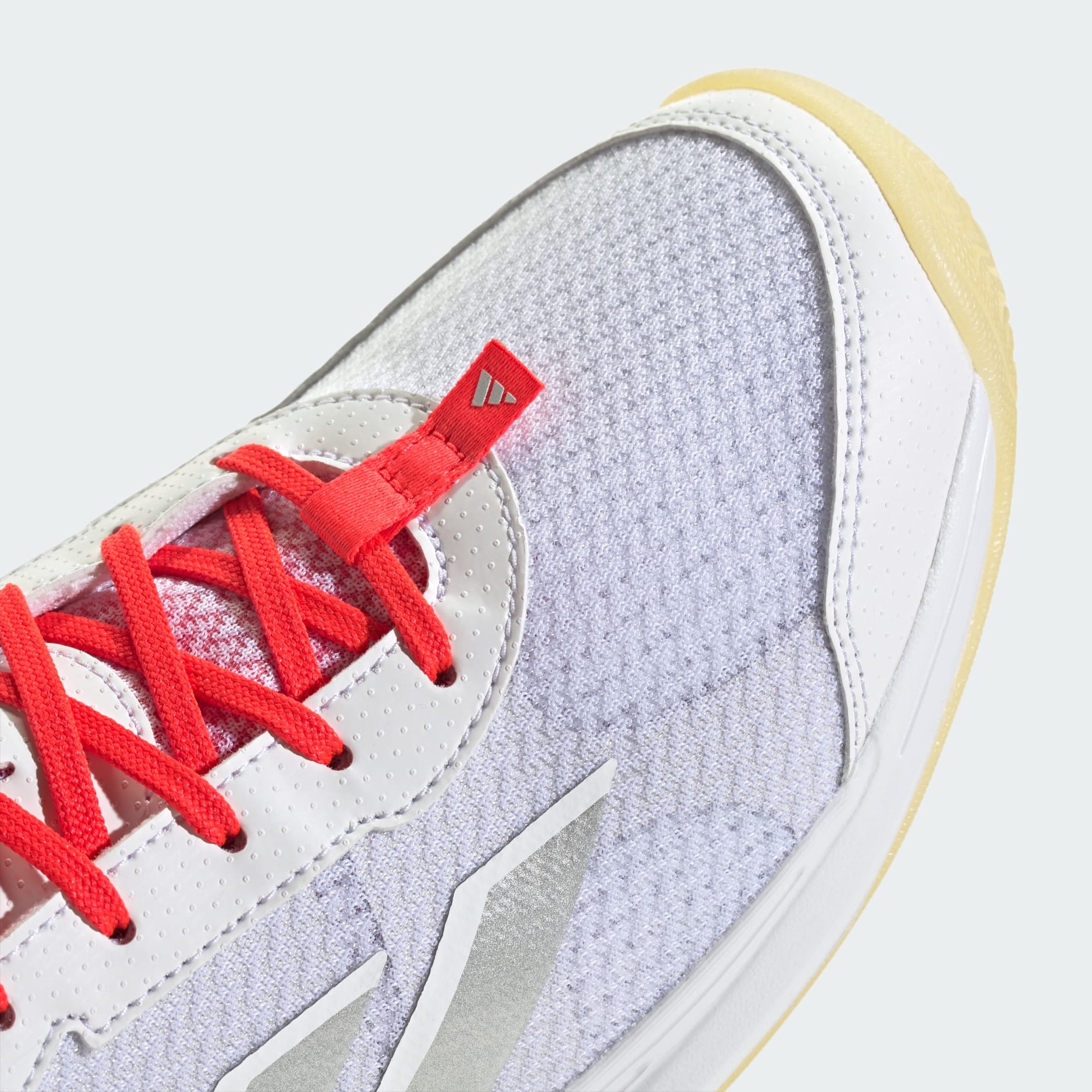 Avaflash Low Tennis Shoes