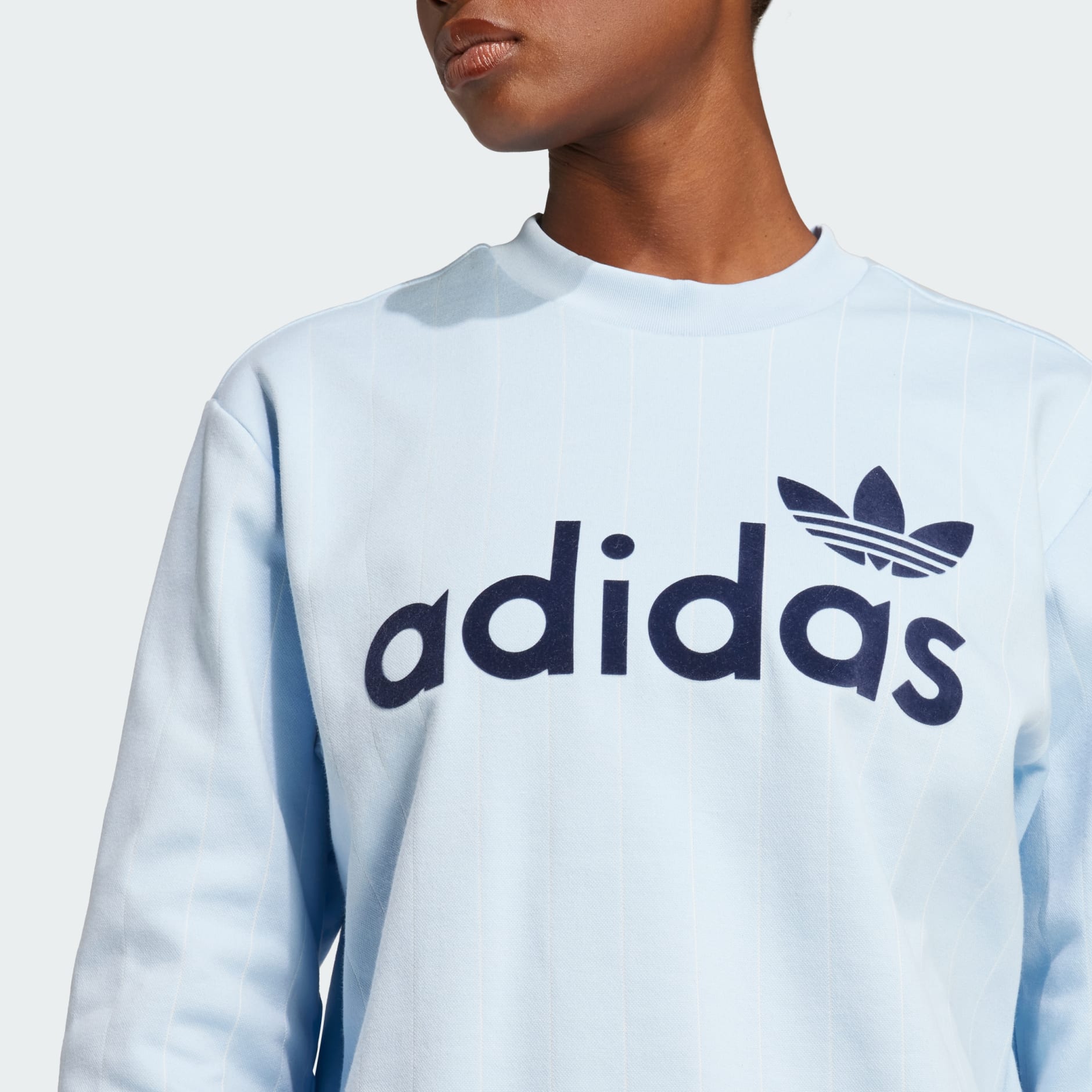 Bluză sport cu imprimeu și dungi fine