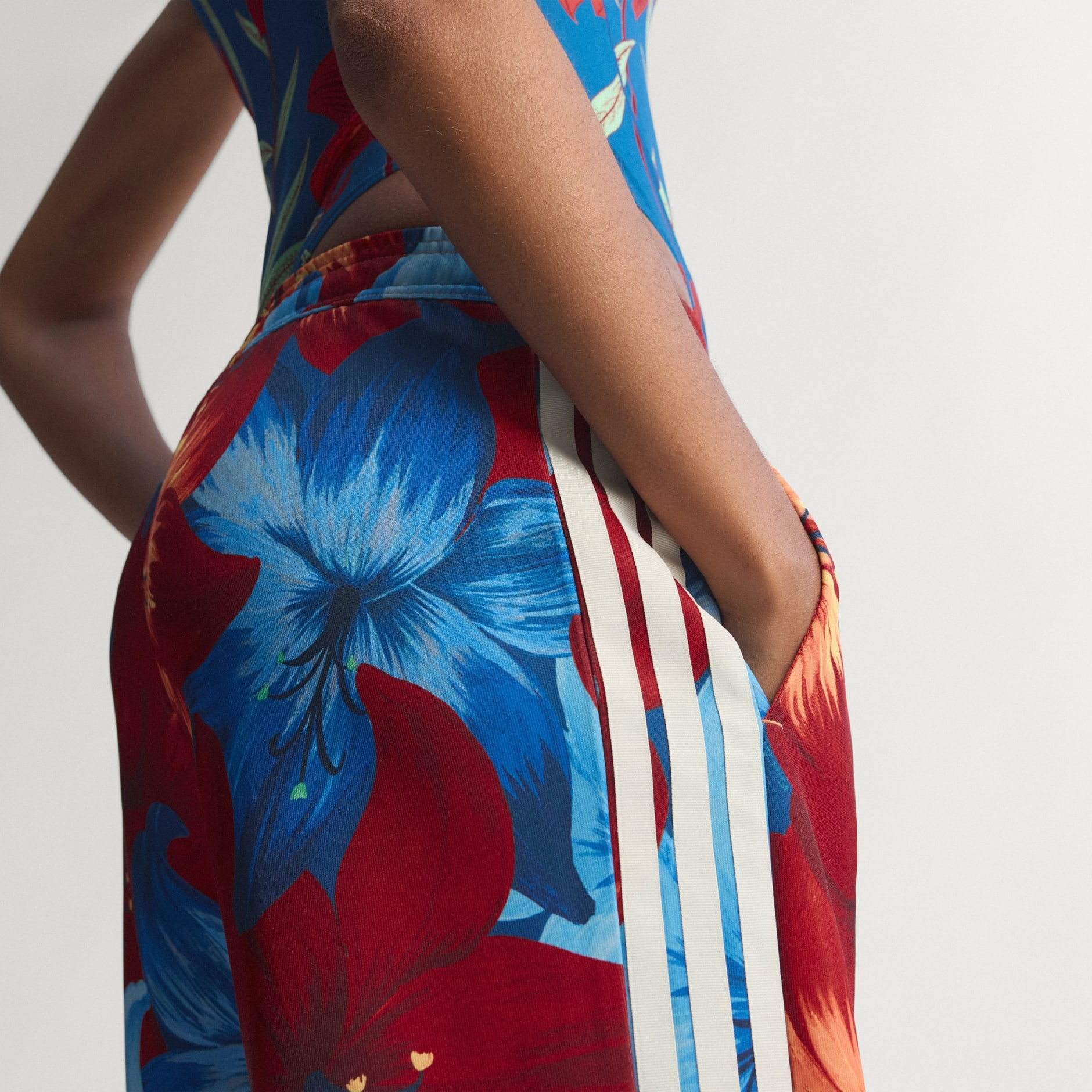 DONJI DIO TRENIRKE ADIDAS x FARM RIO HOUSE OF TIRO