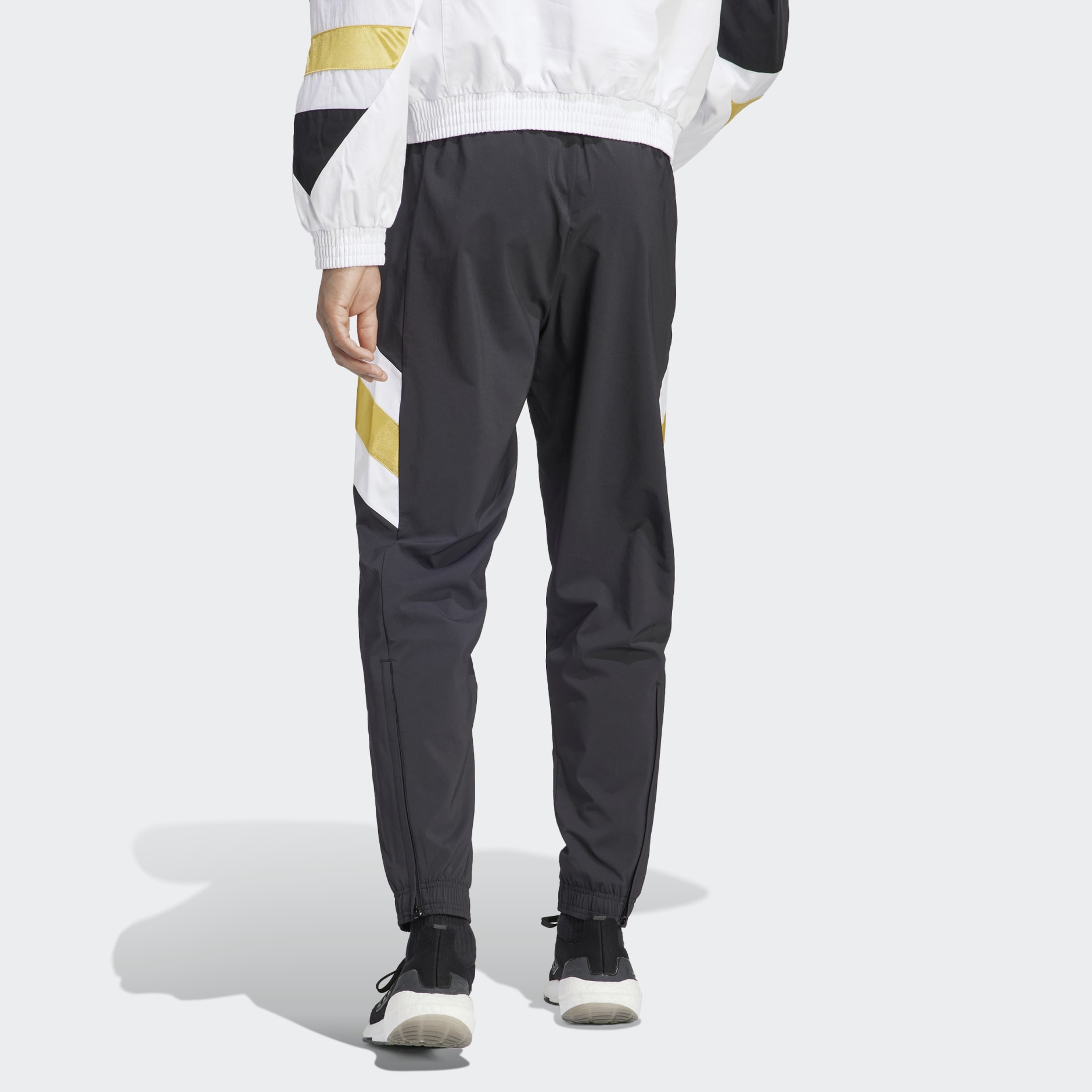 Men's Clothing - Juventus Icon Woven Pants - Black | adidas Egypt